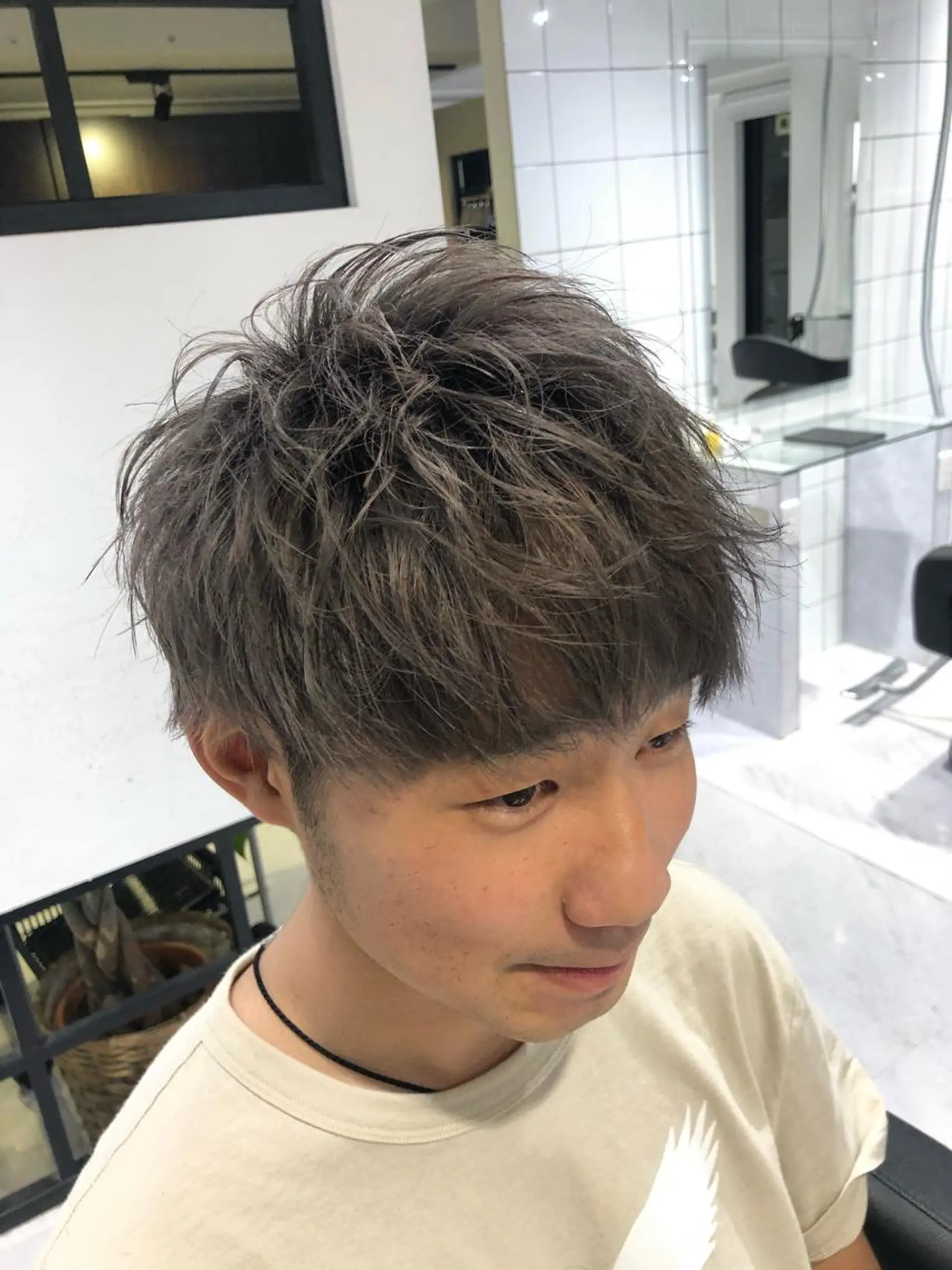 ショート カラー メンズ メンズブリーチ メンズハイトーン アッシュ ベージュカラー ブリーチ 赤み消し🌿 透明感カラー🫧のヘアスタイル