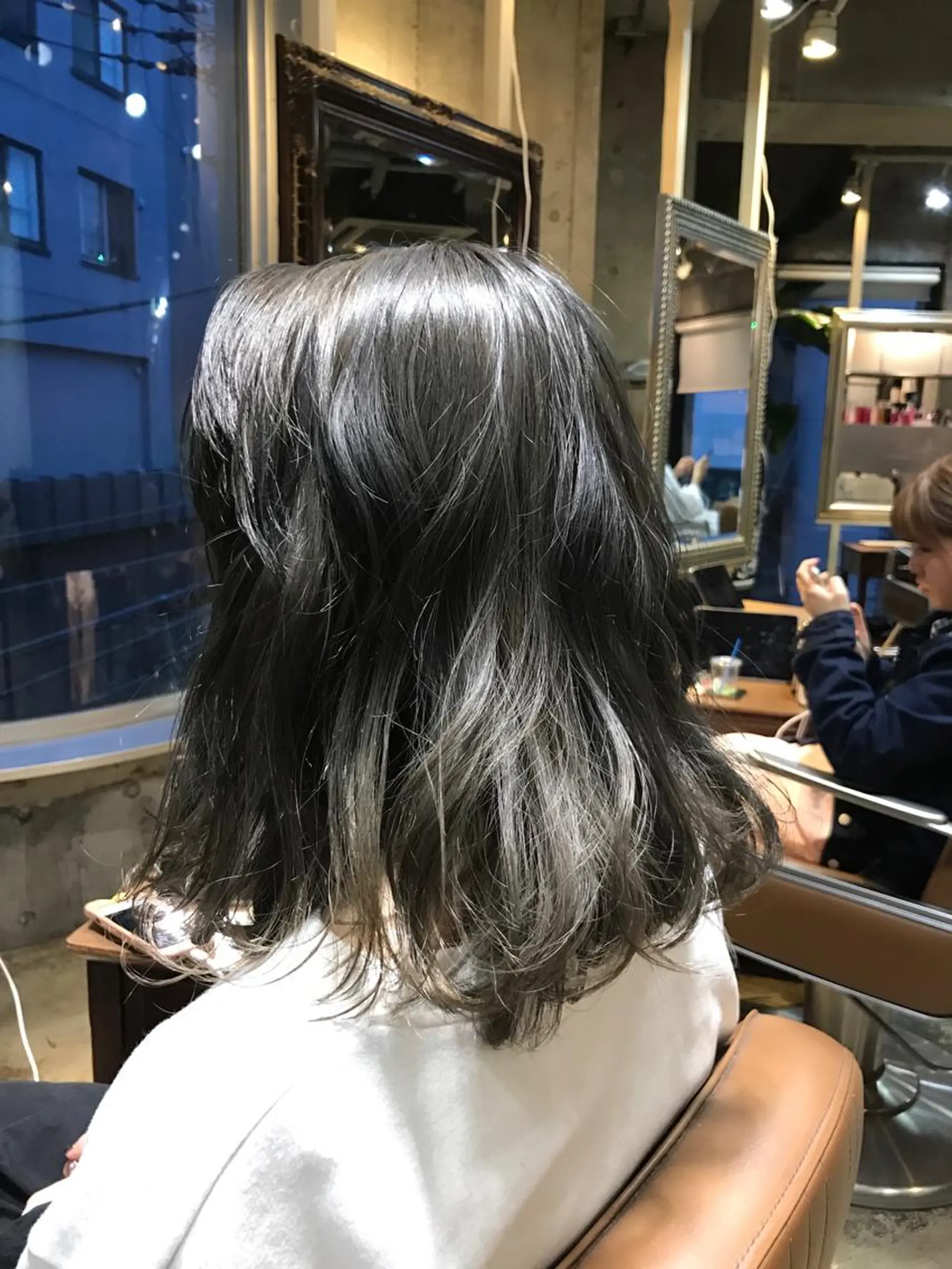 ミディアム カラー ブルーカラー ブルージュ ダブルカラー サロンドミルク 原宿のヘアスタイル