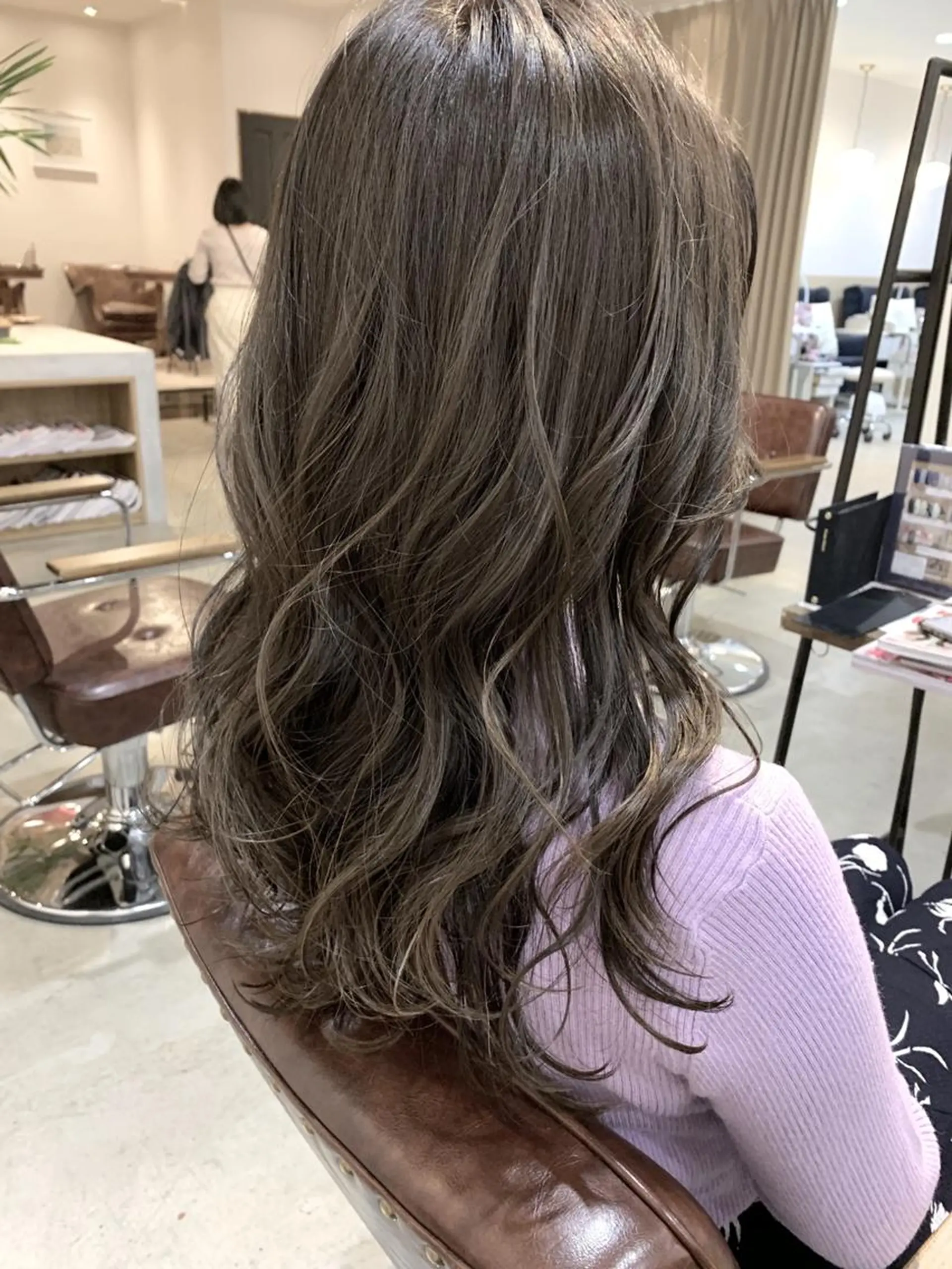 セミロング カラー パーマ ヘアアレンジ メンズ キッズ ネイル マツエク・マツパ 中津No.1髪質改善 店長✨透ける暗髪のヘアスタイル