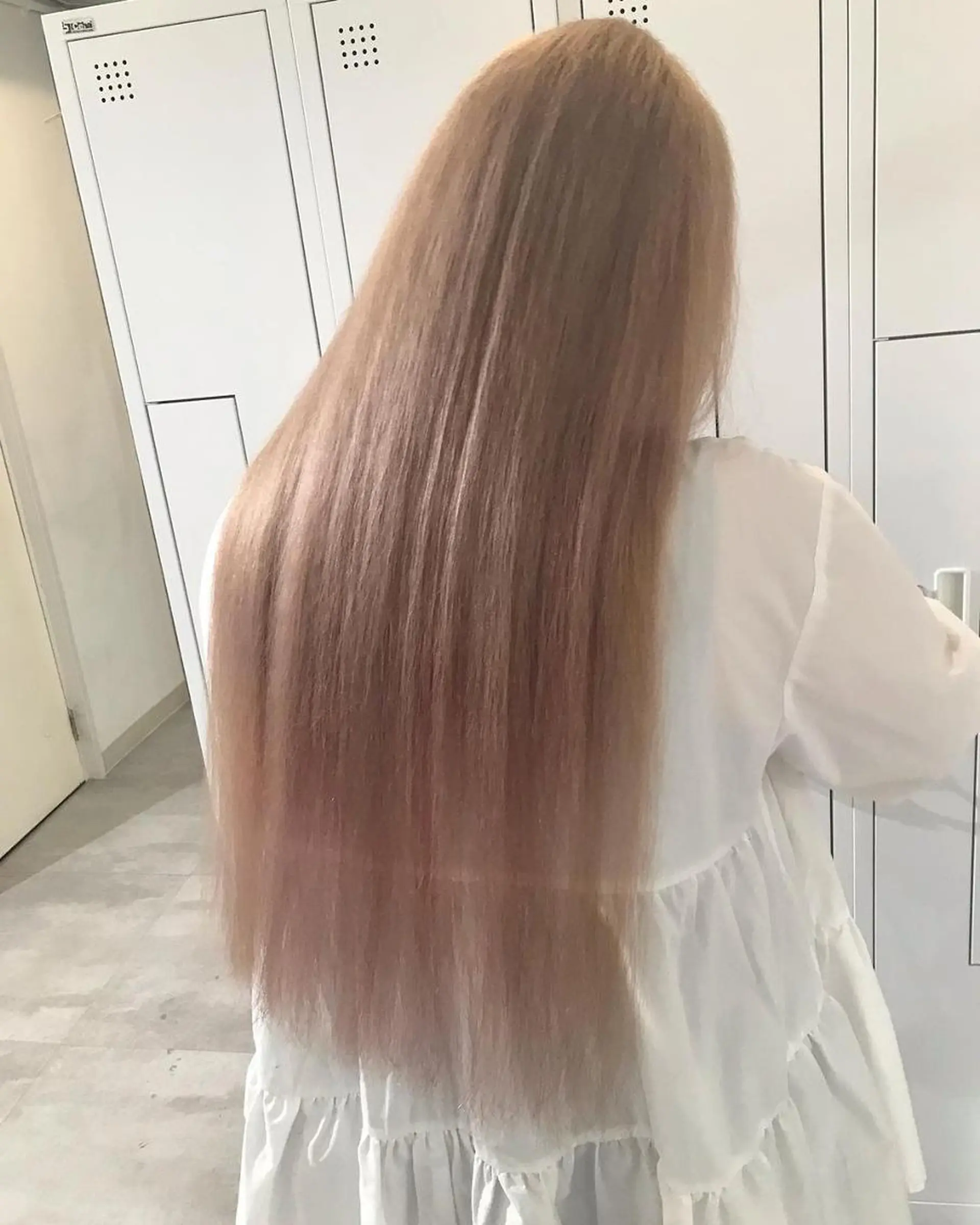 ロング カラー ベージュカラー 黒髪 ブリーチ ケアブリーチ グレージュ 髪質改善 Noe心斎橋店のヘアスタイル