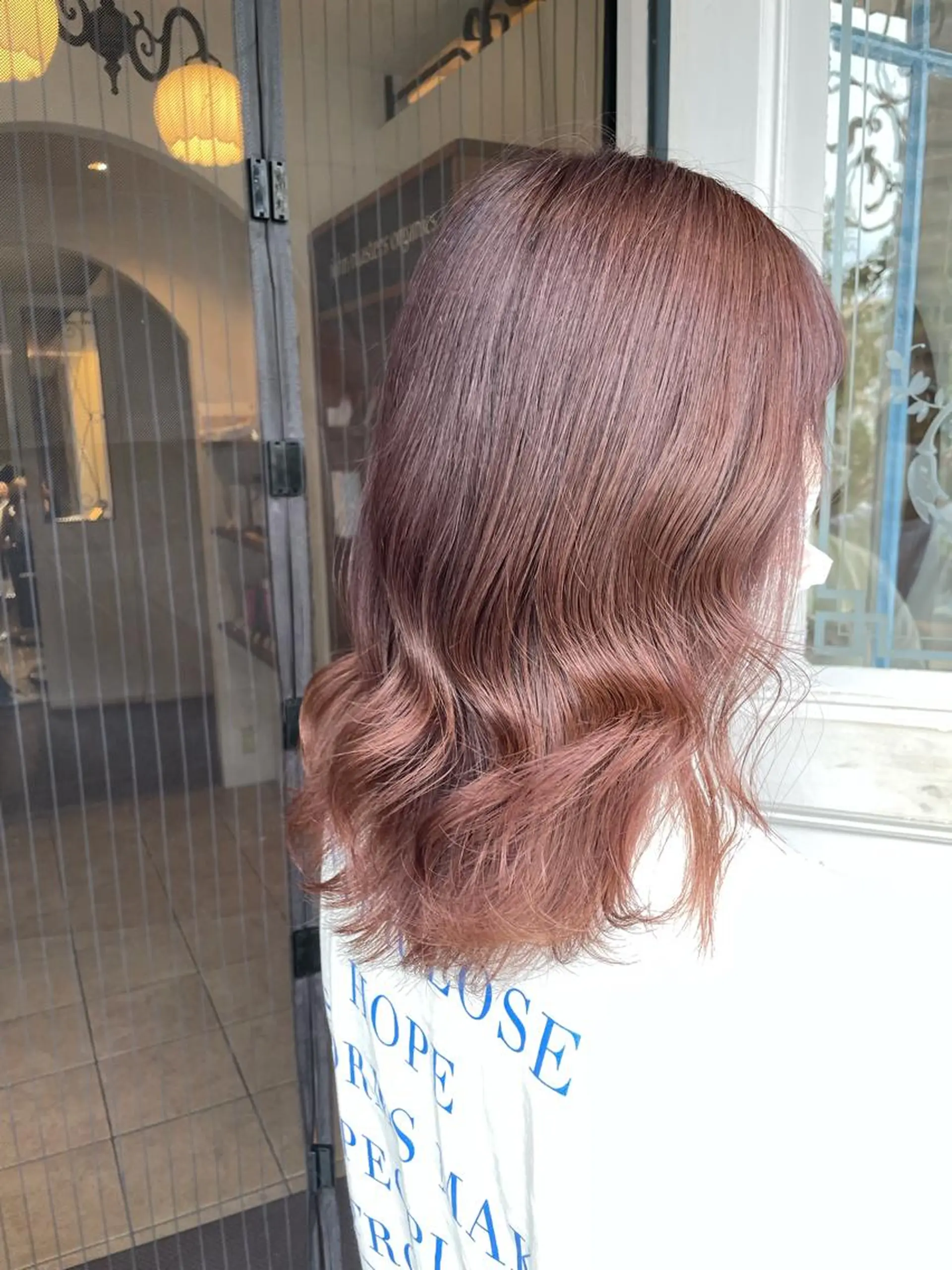 セミロング ブリーチ毛矯正.髪質 改善.髪にドラマをのヘアスタイル