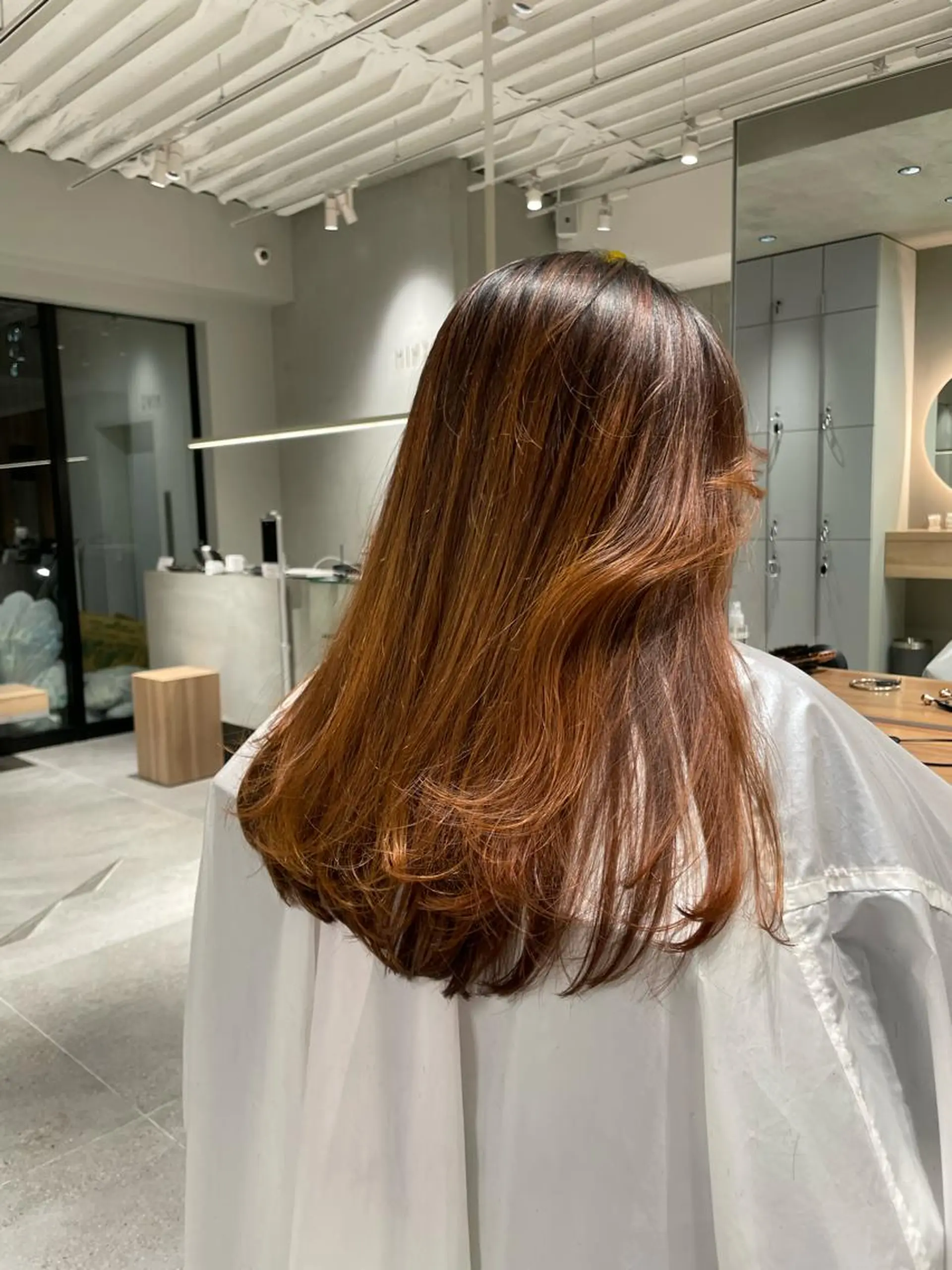 ロング hollo 原宿所属・ハイトーンカラー/ ダブルカラー/EMIのヘアスタイル