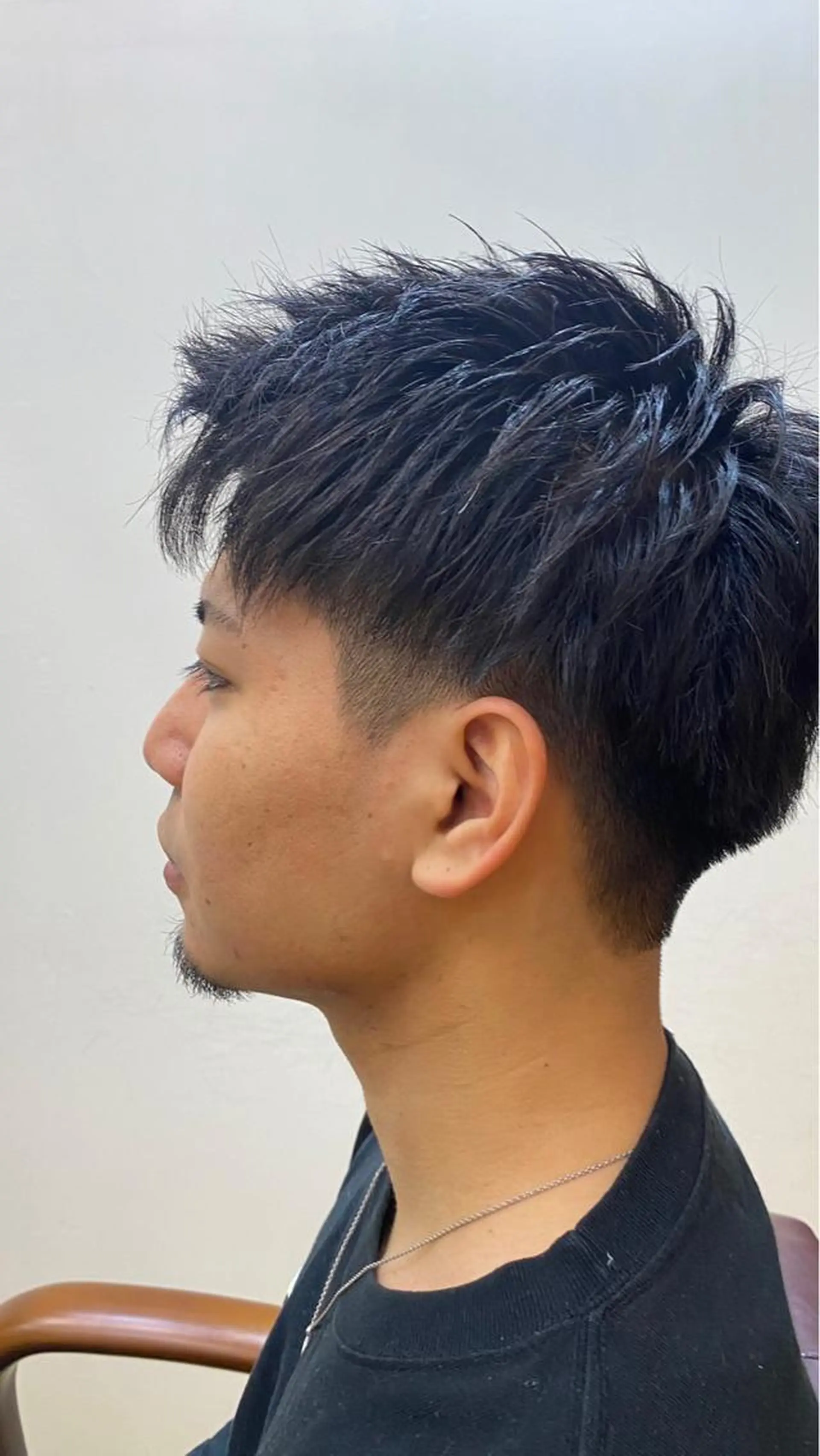 メンズ メンズバレイヤージュ メンズブリーチ センターパート フェードカット メンズハイライト エリアNo.1人気✨ ブリッツレボルト☘️のヘアスタイル