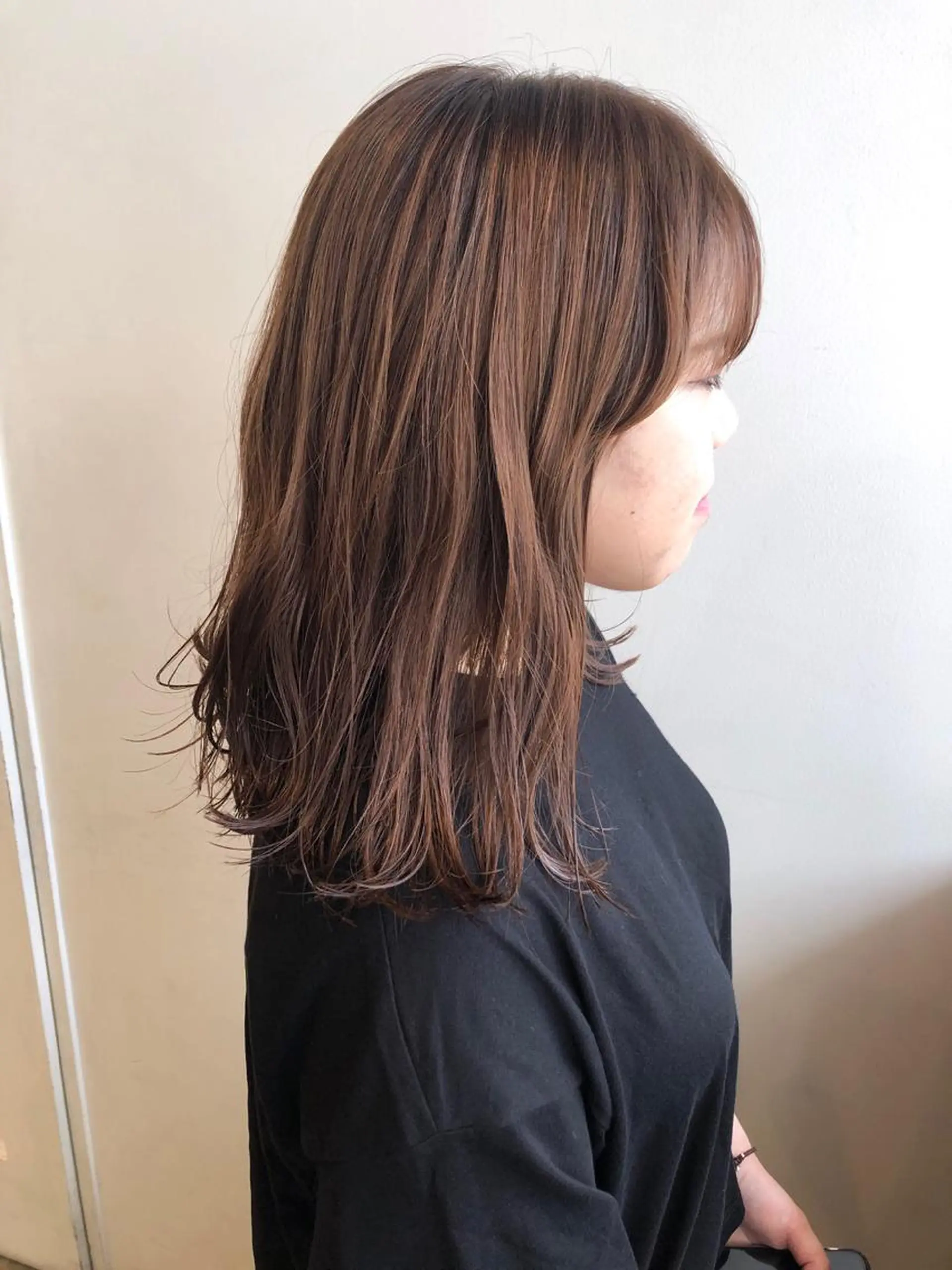 セミロング カラー カット ヘアカラー トリートメント MIOベージュカラー 柔らかいカラーのヘアスタイル