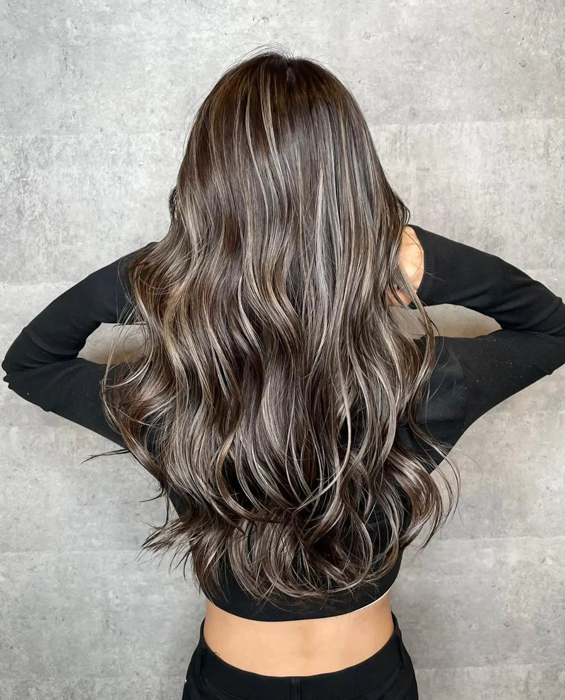 カラー アディクシーカラー バレイヤージュ 黒髪 ブリーチ ダブルカラー カット ヘアカラー ＿WHITE鳳店 アンダーバーホワイトのヘアスタイル