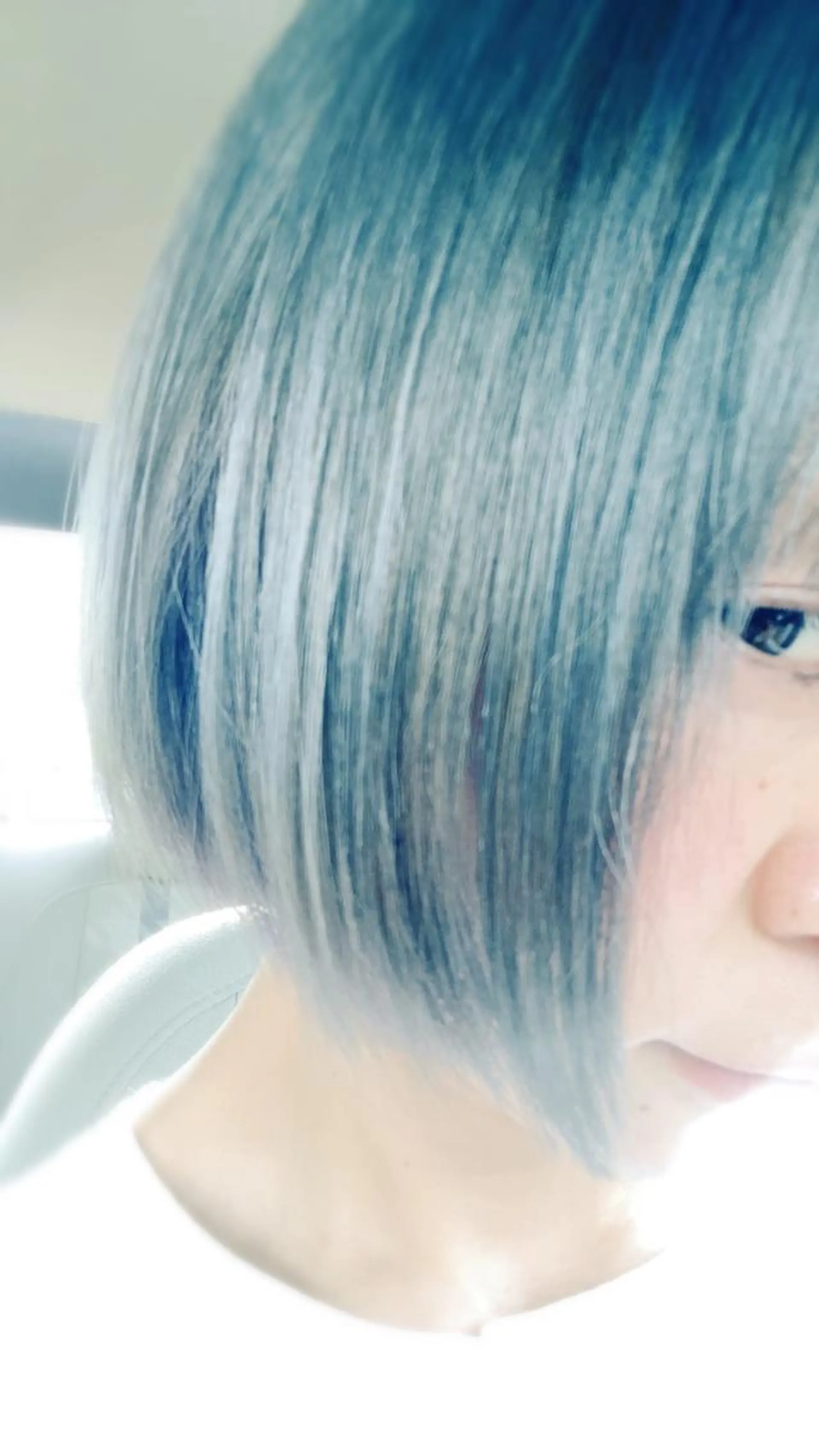 ショート カラー シルバー 林 エリのヘアスタイル