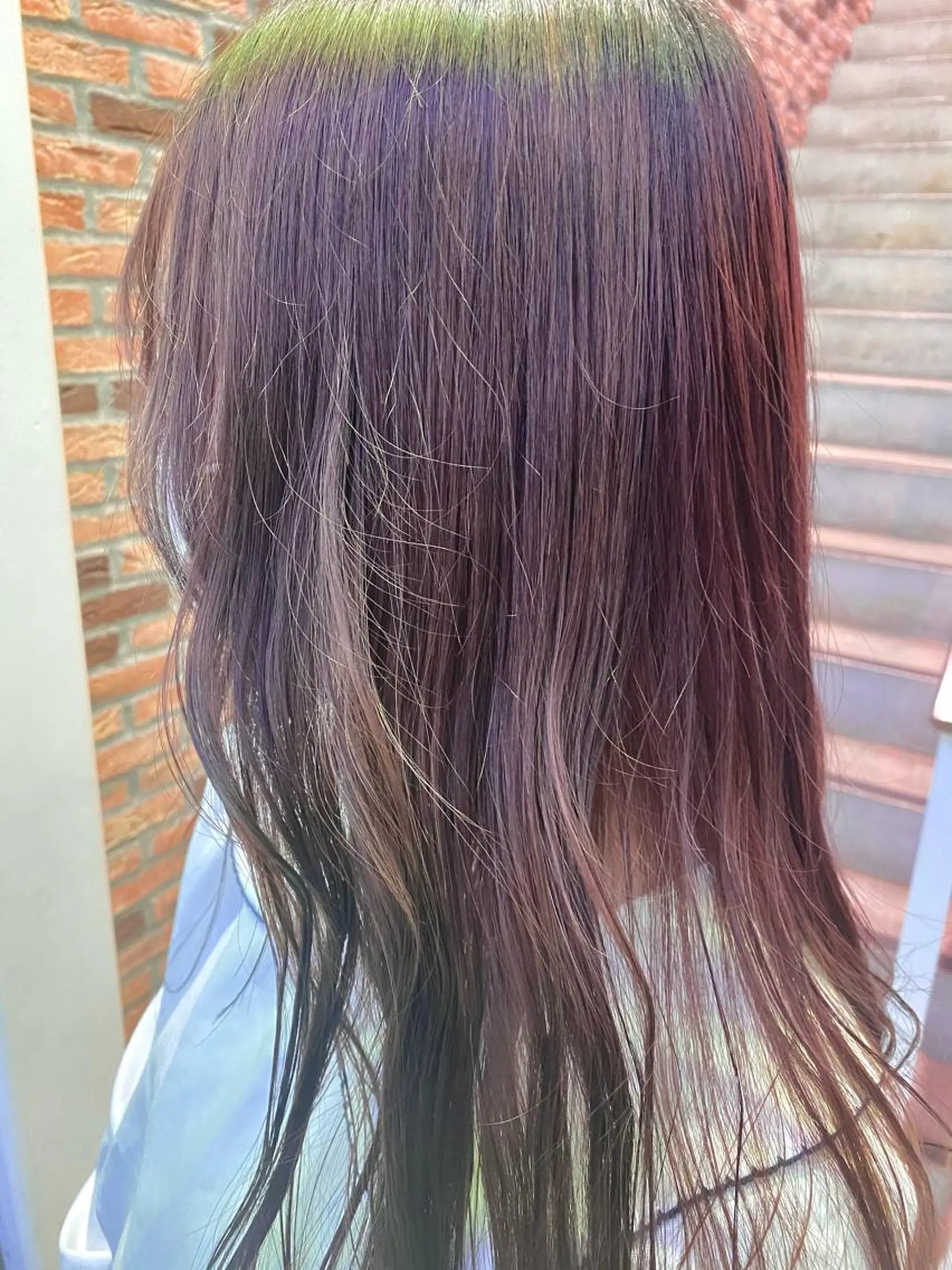 ロング ヘアカラー トリートメント エクステ／インナー カラー 礒野朱里のヘアスタイル