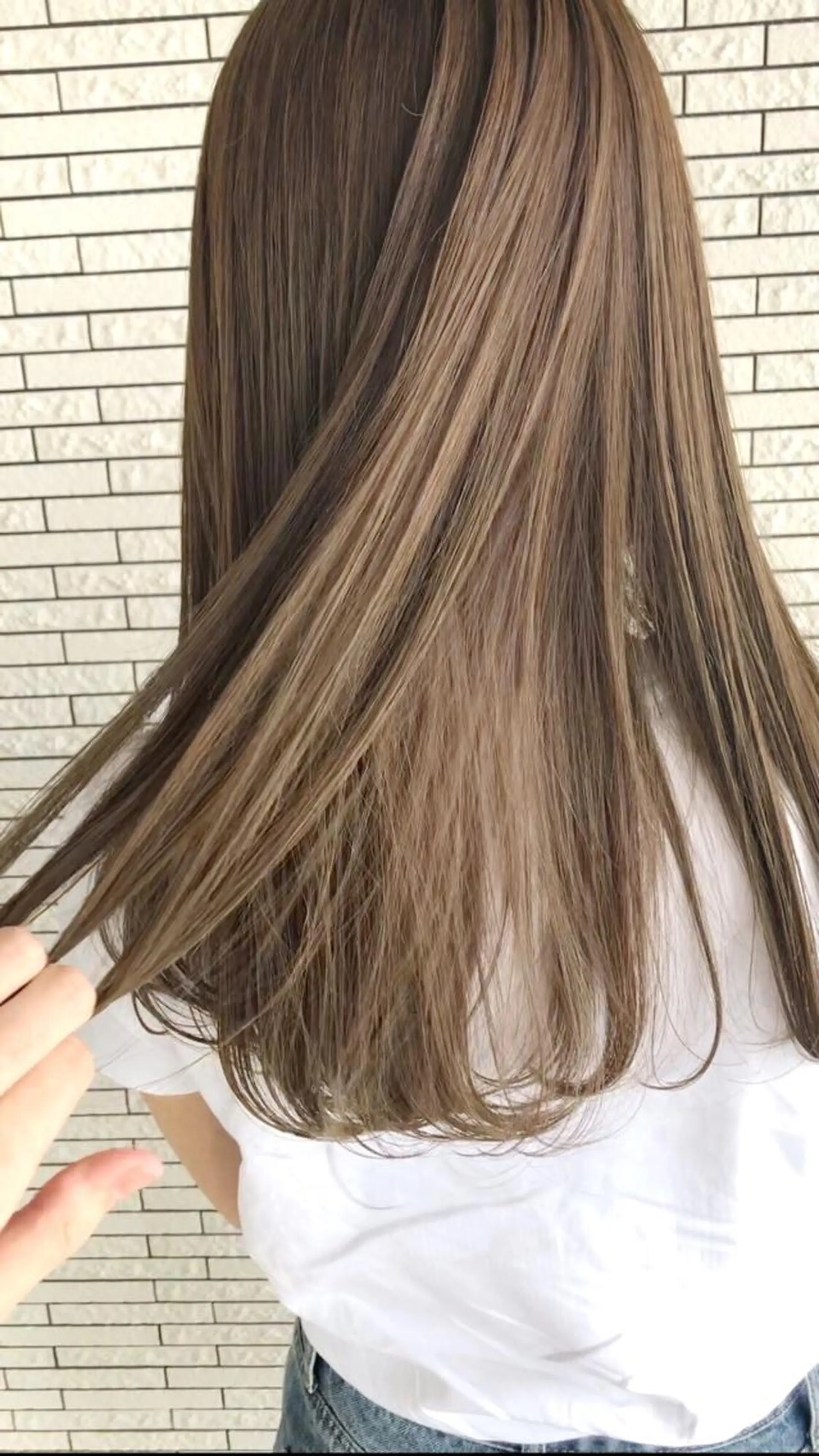 セミロング カラー マエダ リョウのヘアスタイル