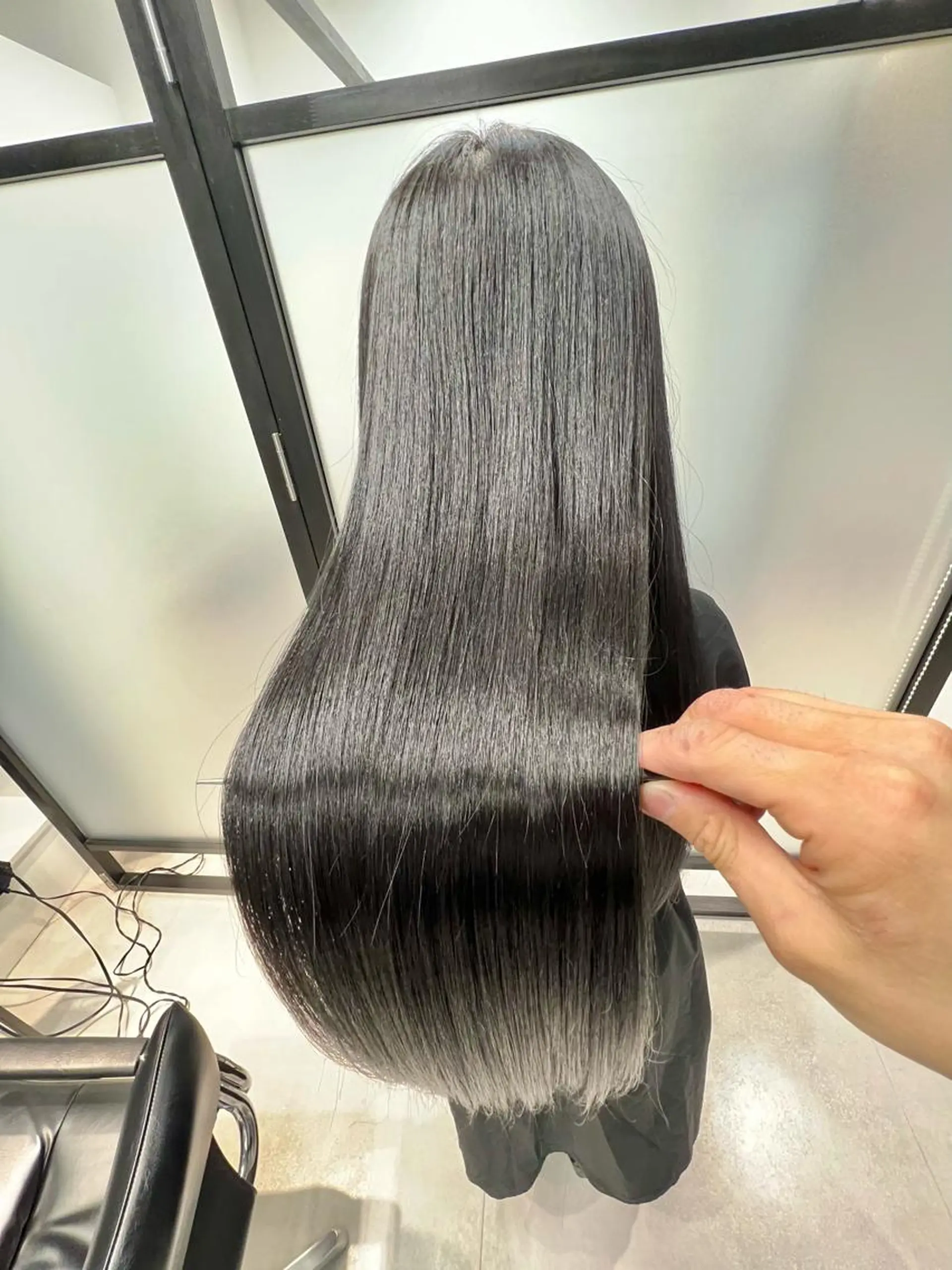 ロング カラー 黒髪 ブルーカラー ブルーブラック ブルージュ 縮毛矯正 縮毛矯正　野口 恵のヘアスタイル