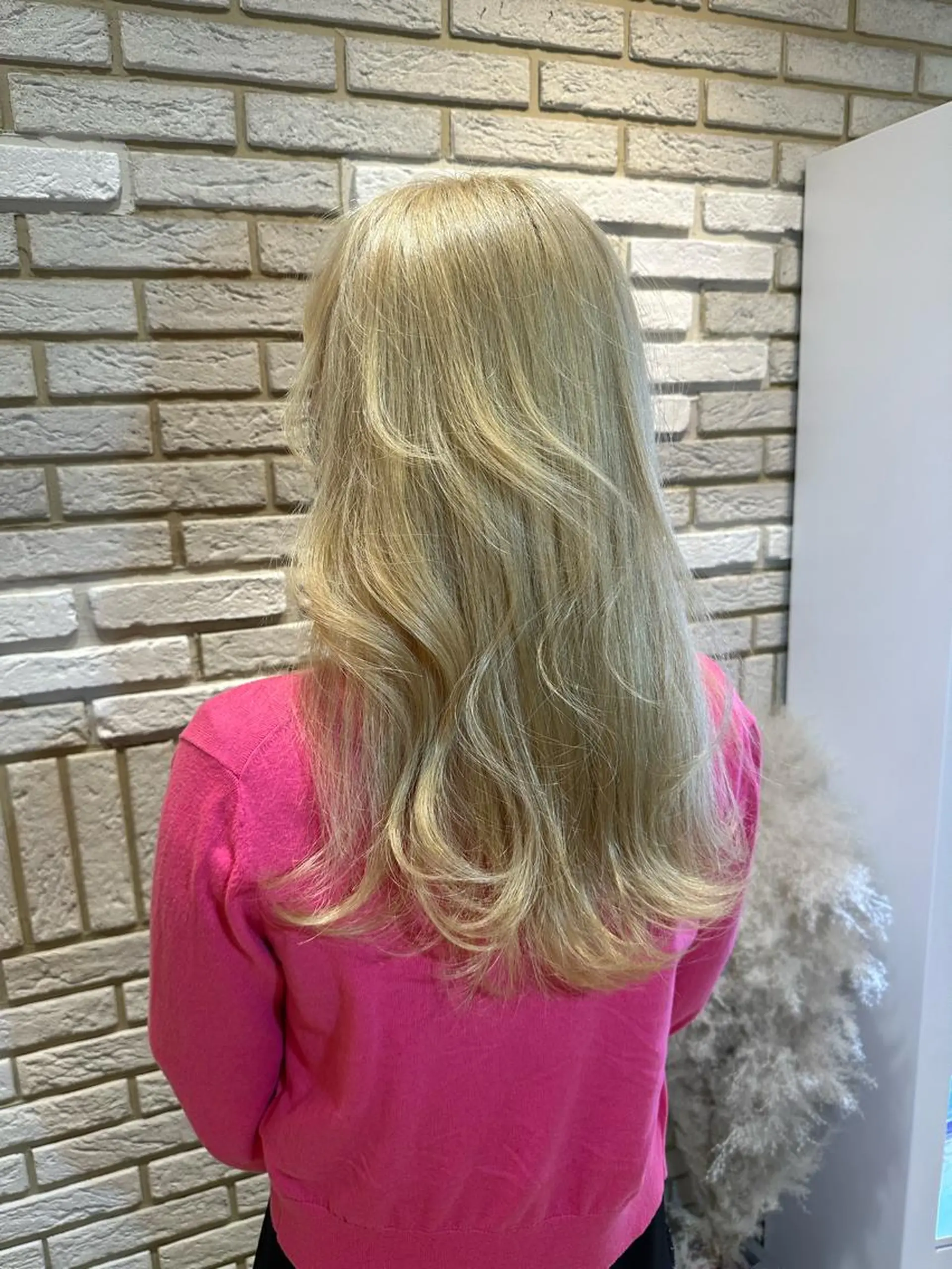 ロング カラー ブリーチ 抜きっぱなしブロンド ブロンド ケアブリーチ カット ヘアカラー トリートメント Sakura .のヘアスタイル