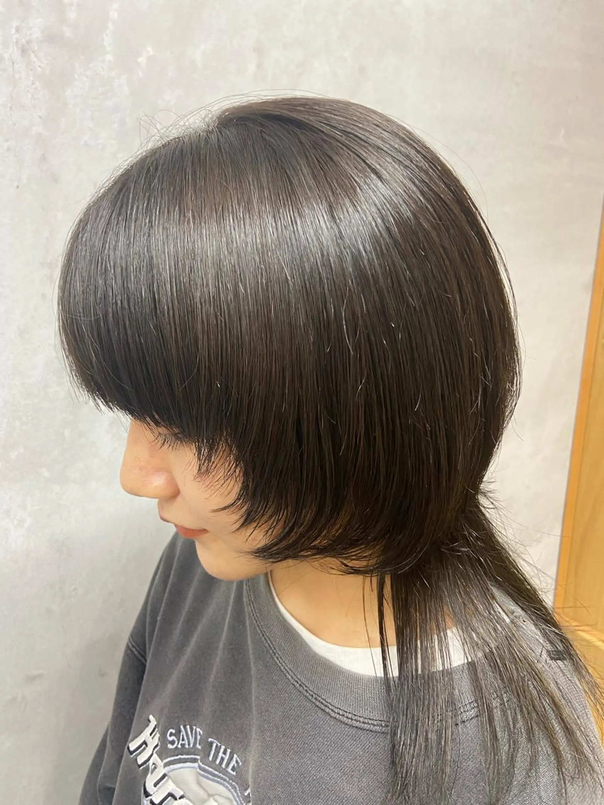 ミディアム カラー 透明感カラー レイヤーカット ウルフカット Rosso東川口店所属・米田 瑠夏のヘアスタイル