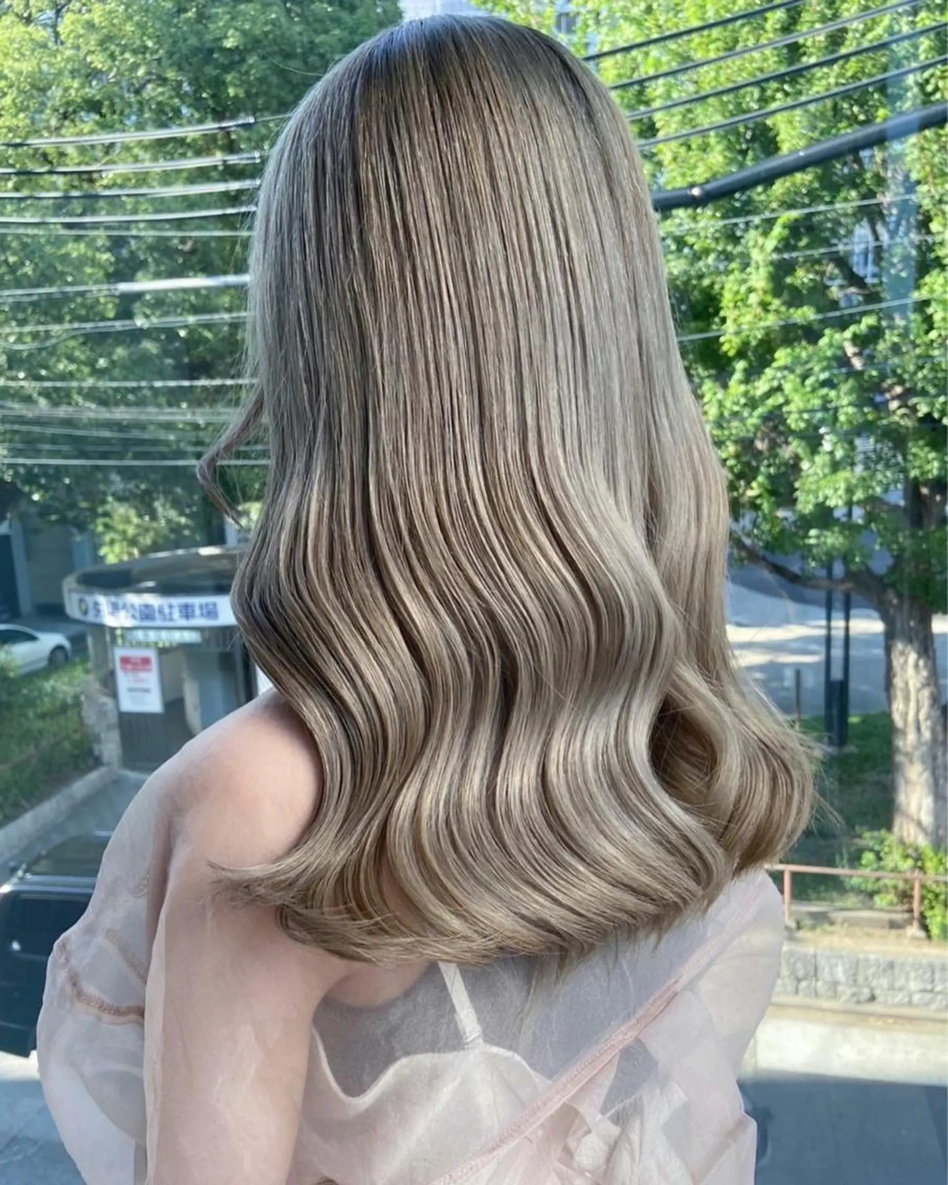 ロング カラー ベージュカラー ミルクティーベージュ 韓国風ヘア ヘアカラー トリートメント 鈴木/ミルクティー/ ブリーチ/ボブ/のヘアスタイル