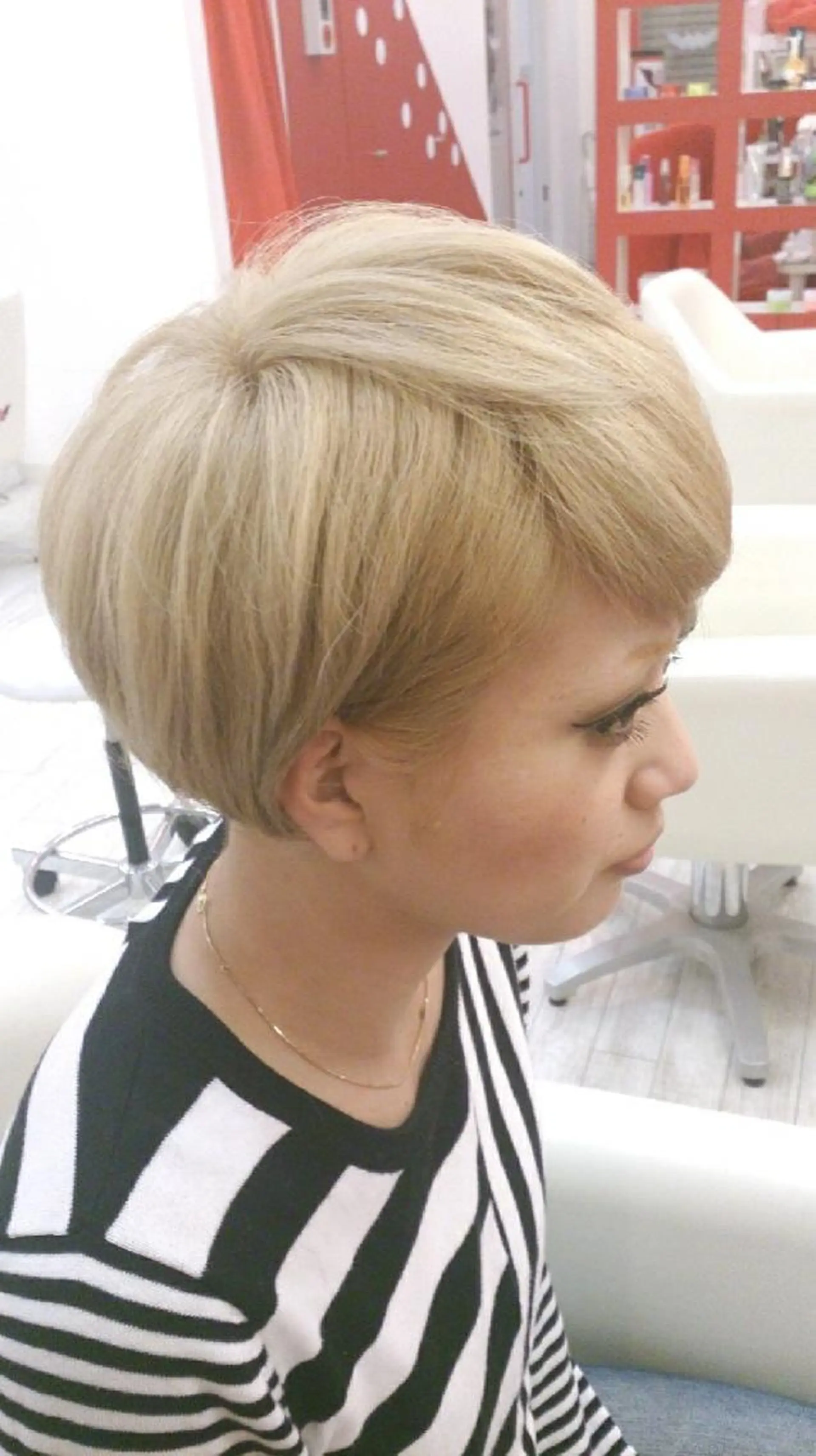 ショート カラー ベージュカラー ブリーチ ショートヘア Le Lien カジのヘアスタイル