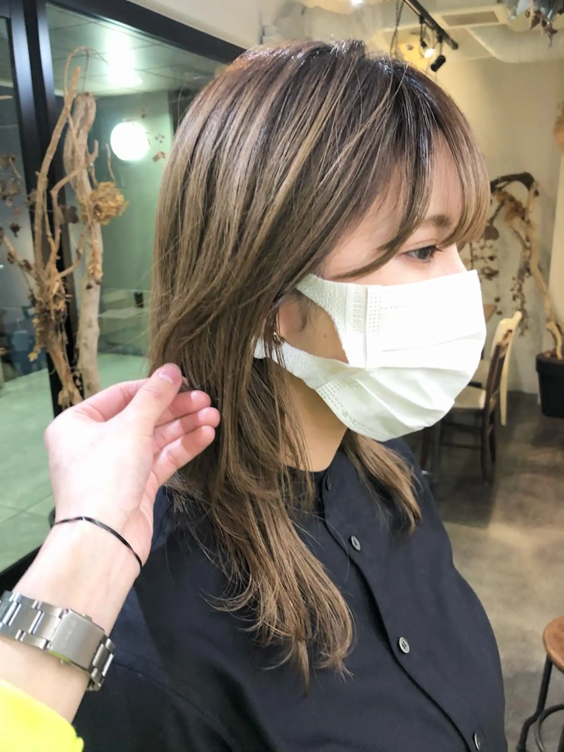 ミディアム カラー ハイトーンカラー ウルフカット ヘアカラー 千葉 郁也のヘアスタイル