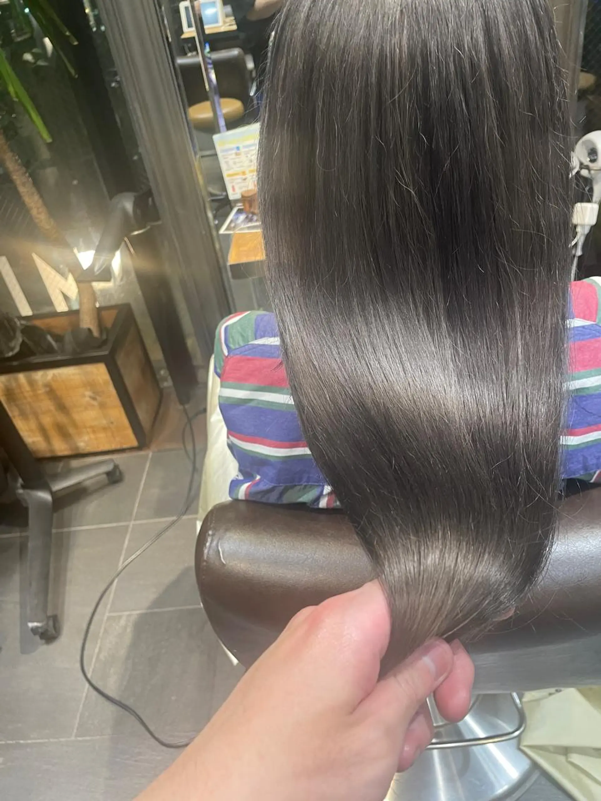 セミロング ヘアカラー ブリーチ＆縮毛矯正 🧸tomoki🧸のヘアスタイル