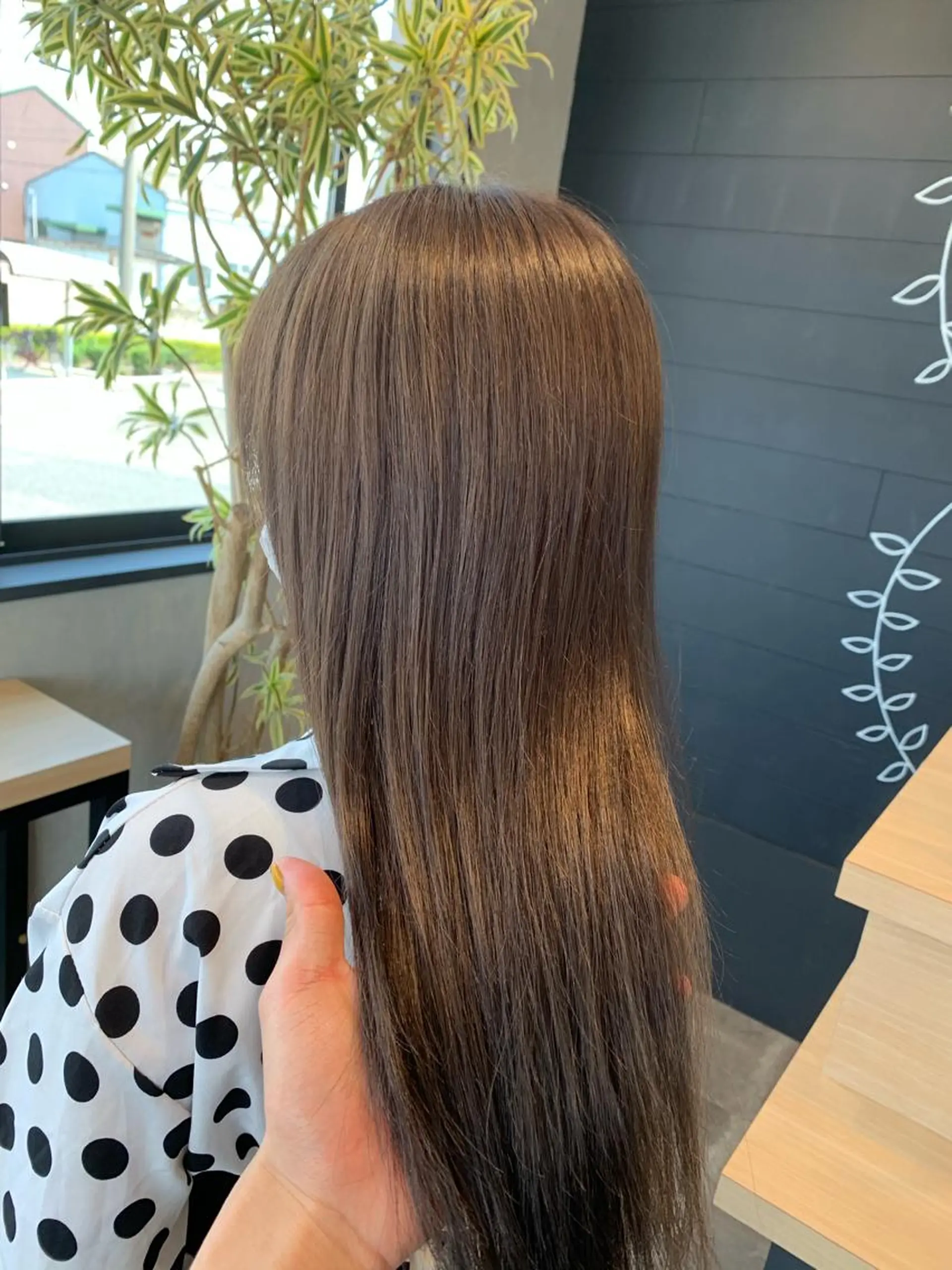 セミロング カラー ブリーチ グレージュ ミルクティーグレージュ 名古屋／デザイン／ ブリーチ/松井亮磨のヘアスタイル