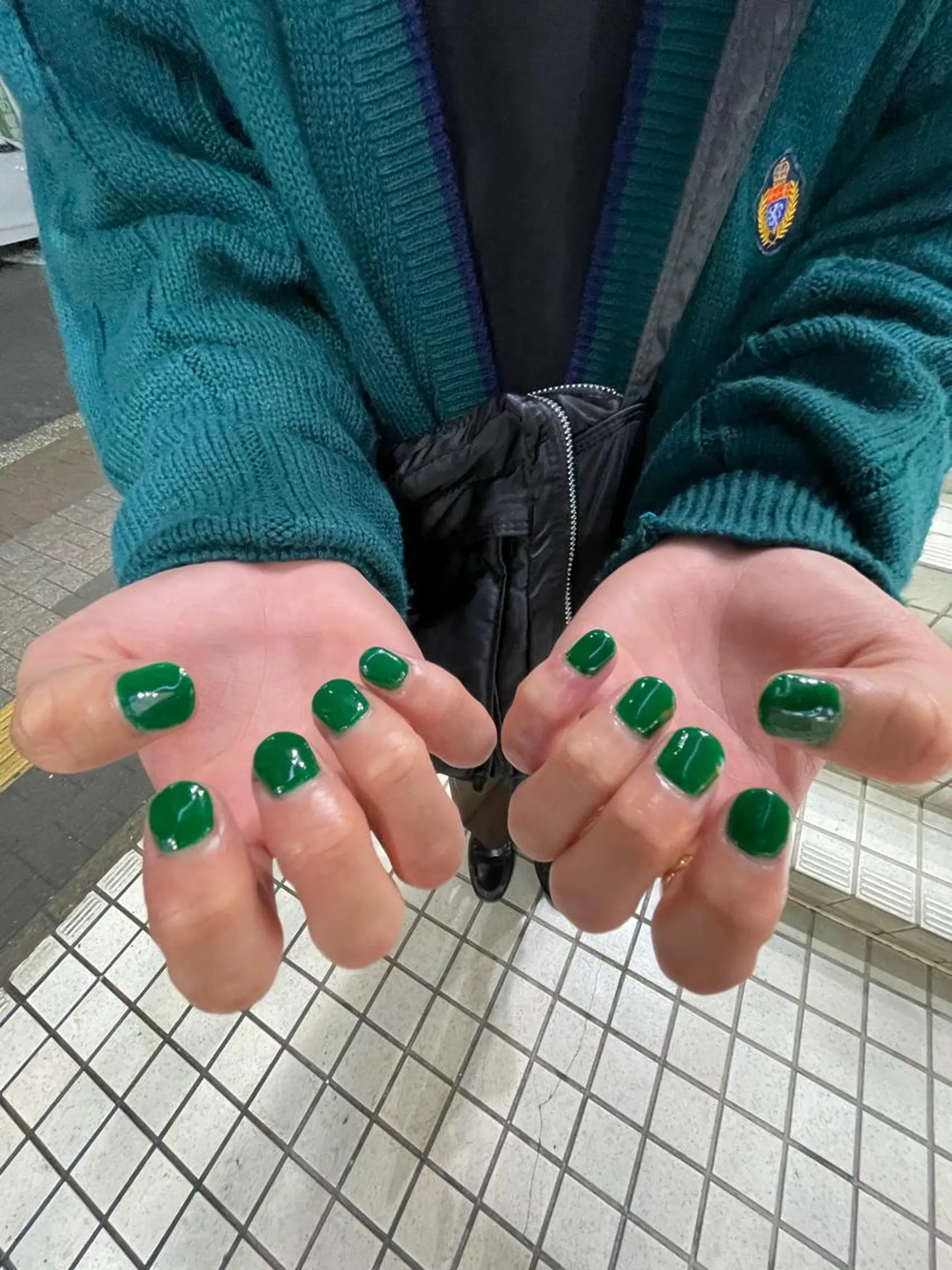 ネイル グリーン メンズネイル ワンカラーネイル ハンドネイル メンズ/艶髪/カラー サクラ🌸のヘアスタイル