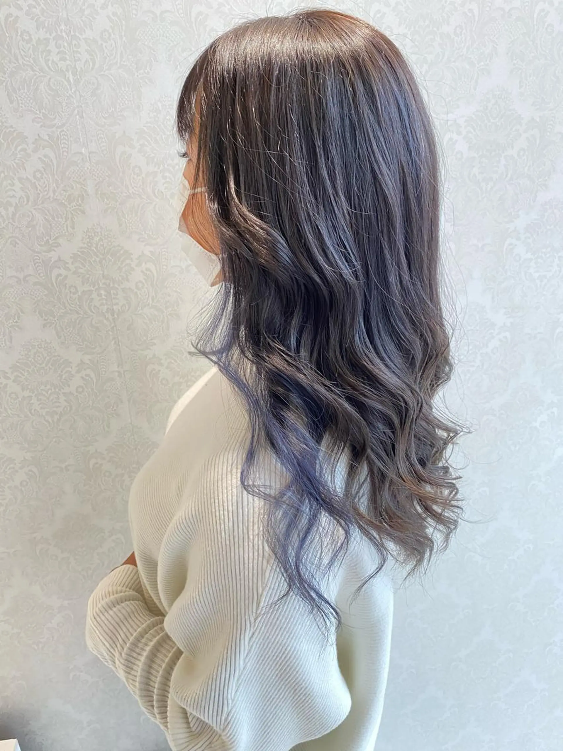 ロング カラー ブルーカラー イヤリングカラー グレージュ mori by little所属・デザインカラー✨新倉 佑奈のヘアスタイル