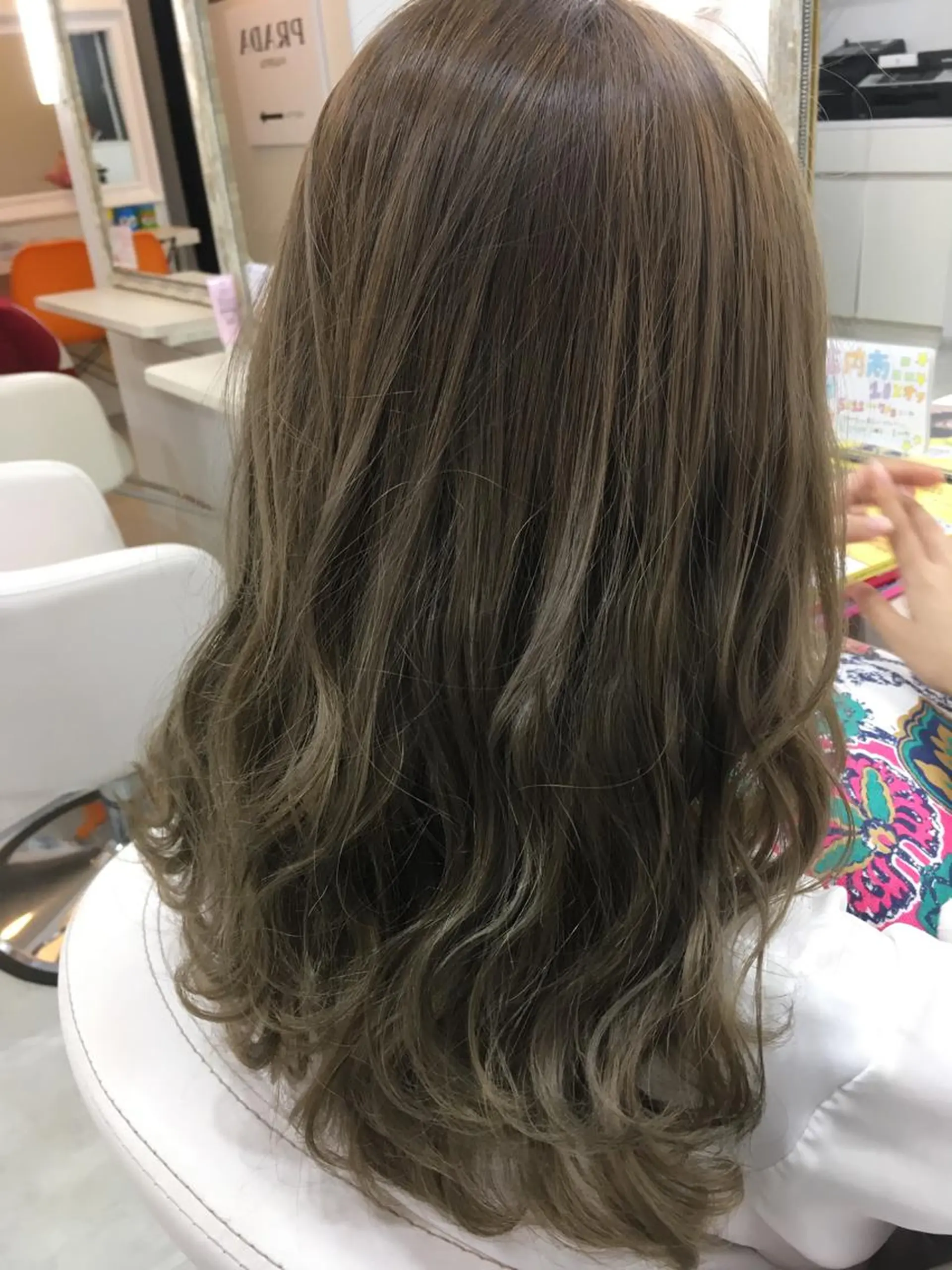 セミロング カラー グレージュ 髪質改善 中川 翔のヘアスタイル