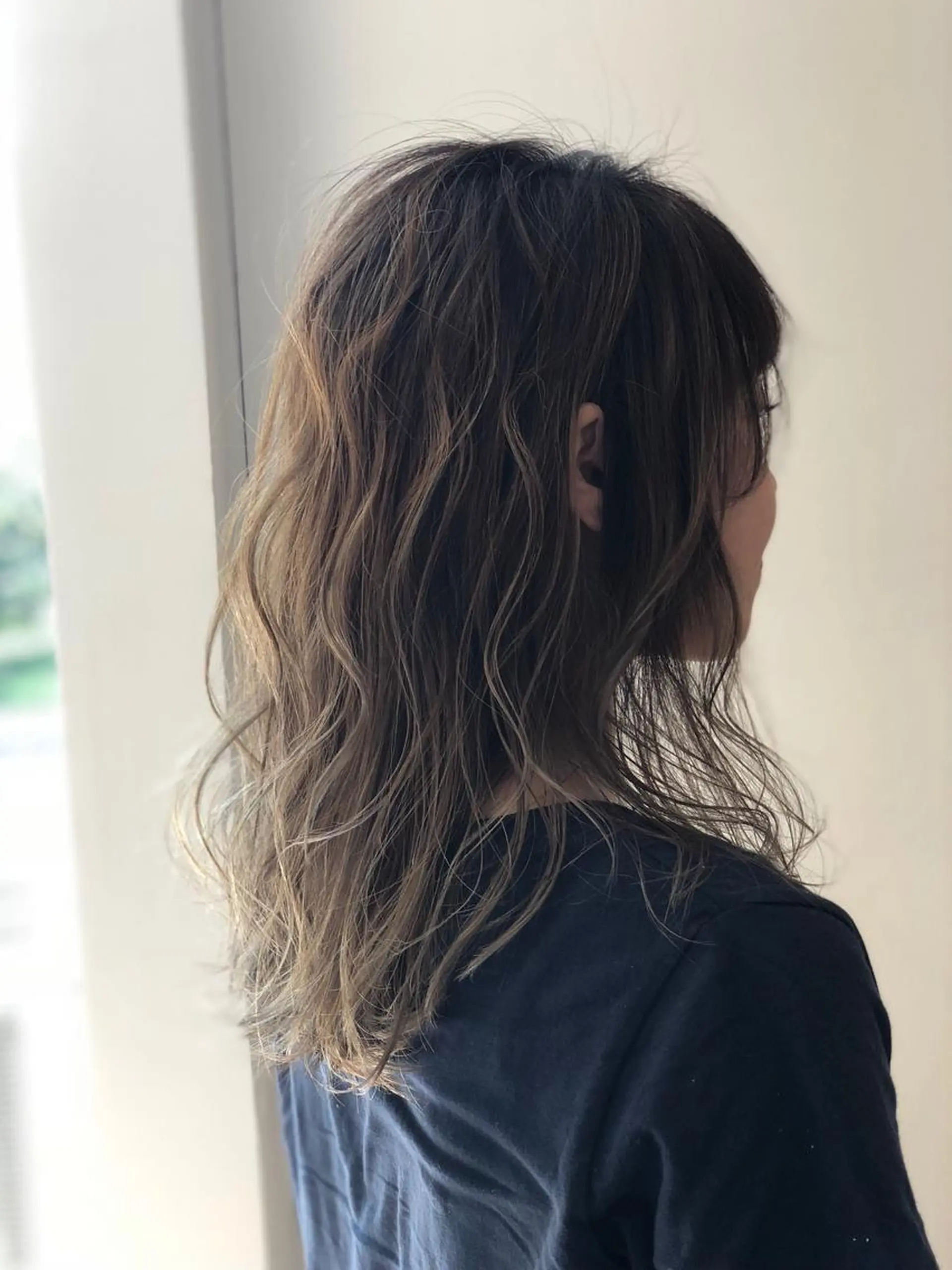 セミロング カラー ブリーチカラー🌈 石垣翔太のヘアスタイル