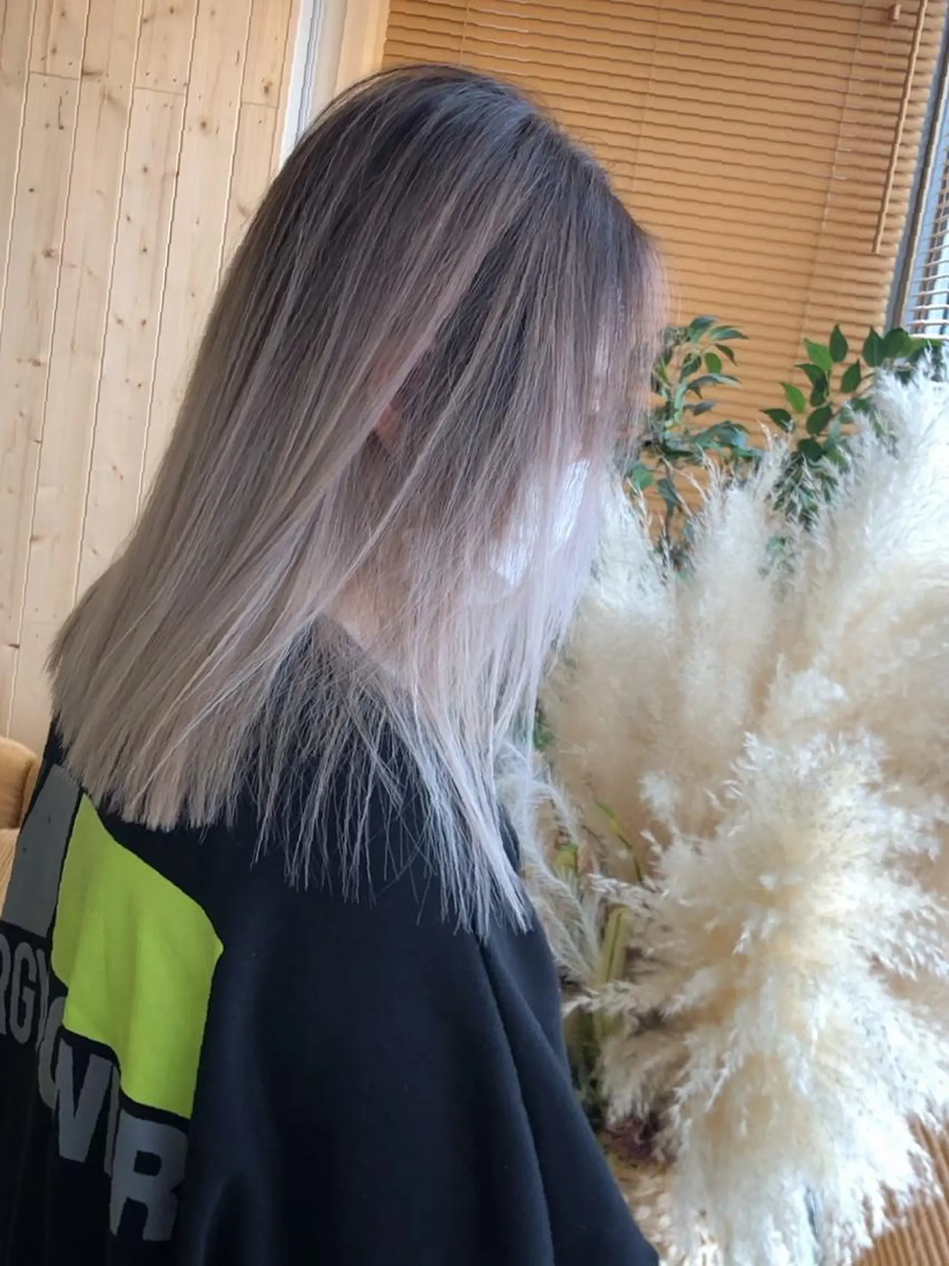 ミディアム カット ヘアカラー 韓国レイヤー外国人風 透明感カラー髪質改善のヘアスタイル