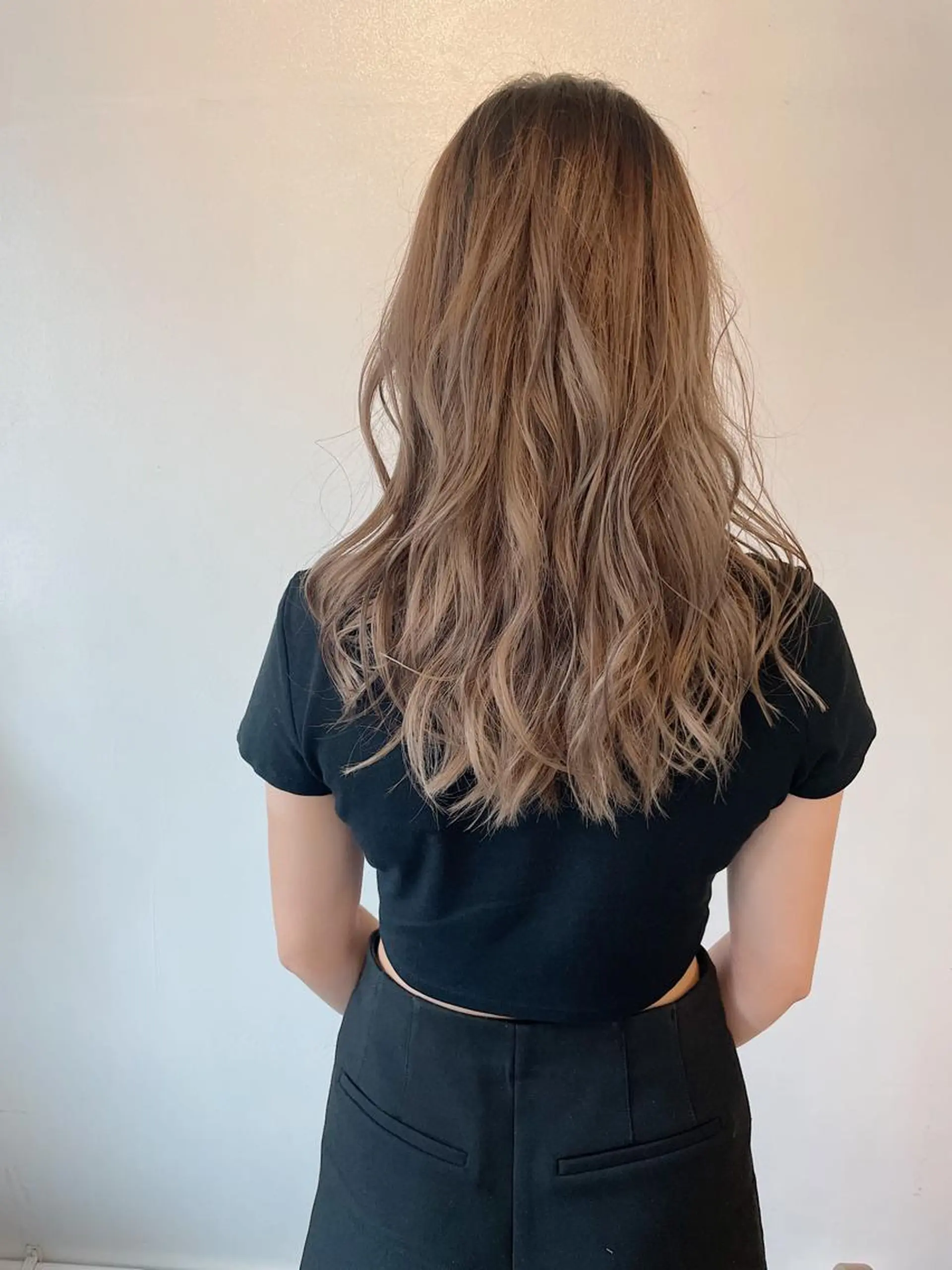 ロング カラー ベージュカラー ブリーチ ケアブリーチ ミルクティーベージュ ホワイトミルクティーベージュ カット ヘアカラー h a k u 大倉 卓人のヘアスタイル