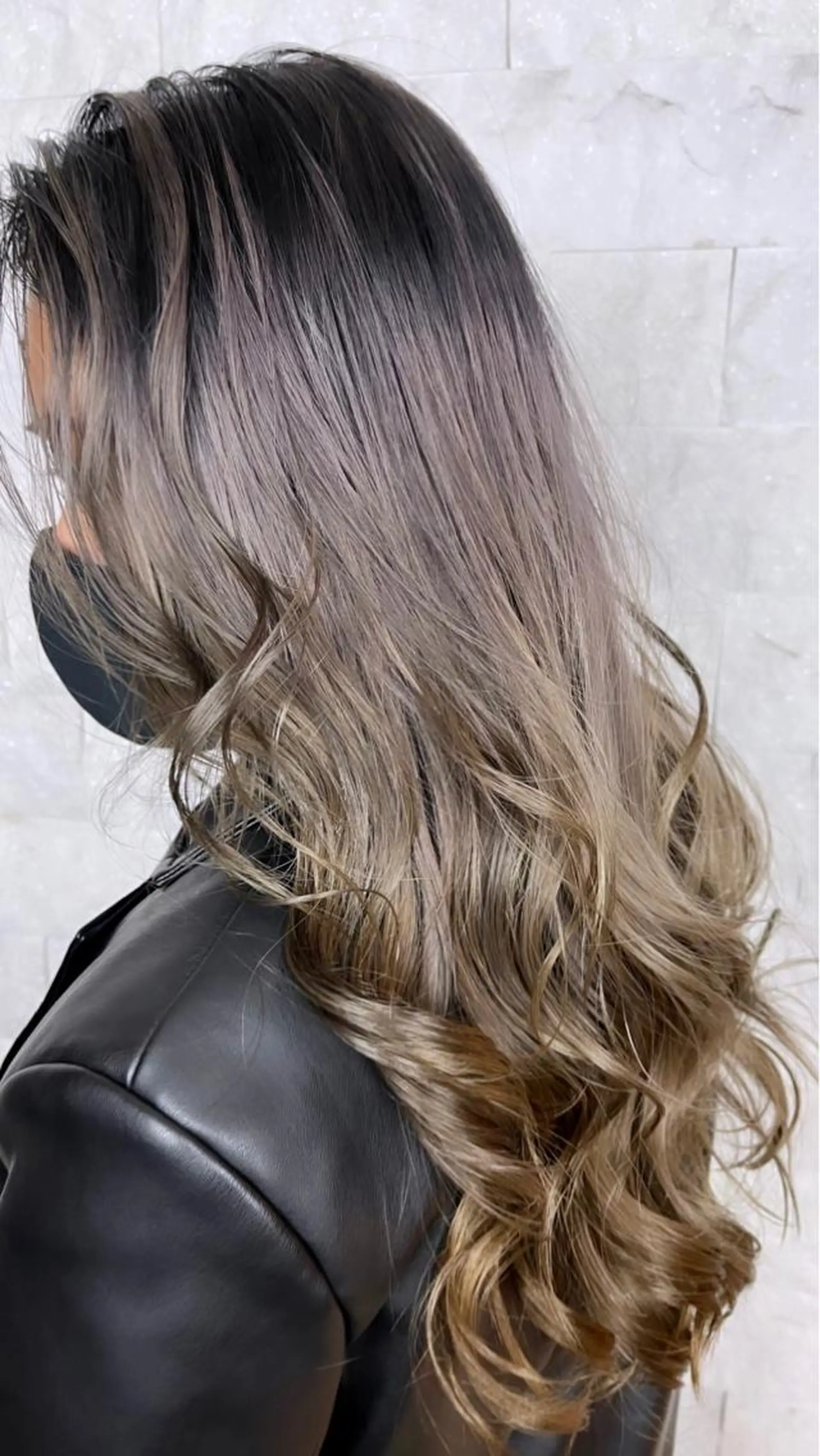 セミロング レイヤーカット 圧倒的美髪ストレート ツダケイタロウのヘアスタイル