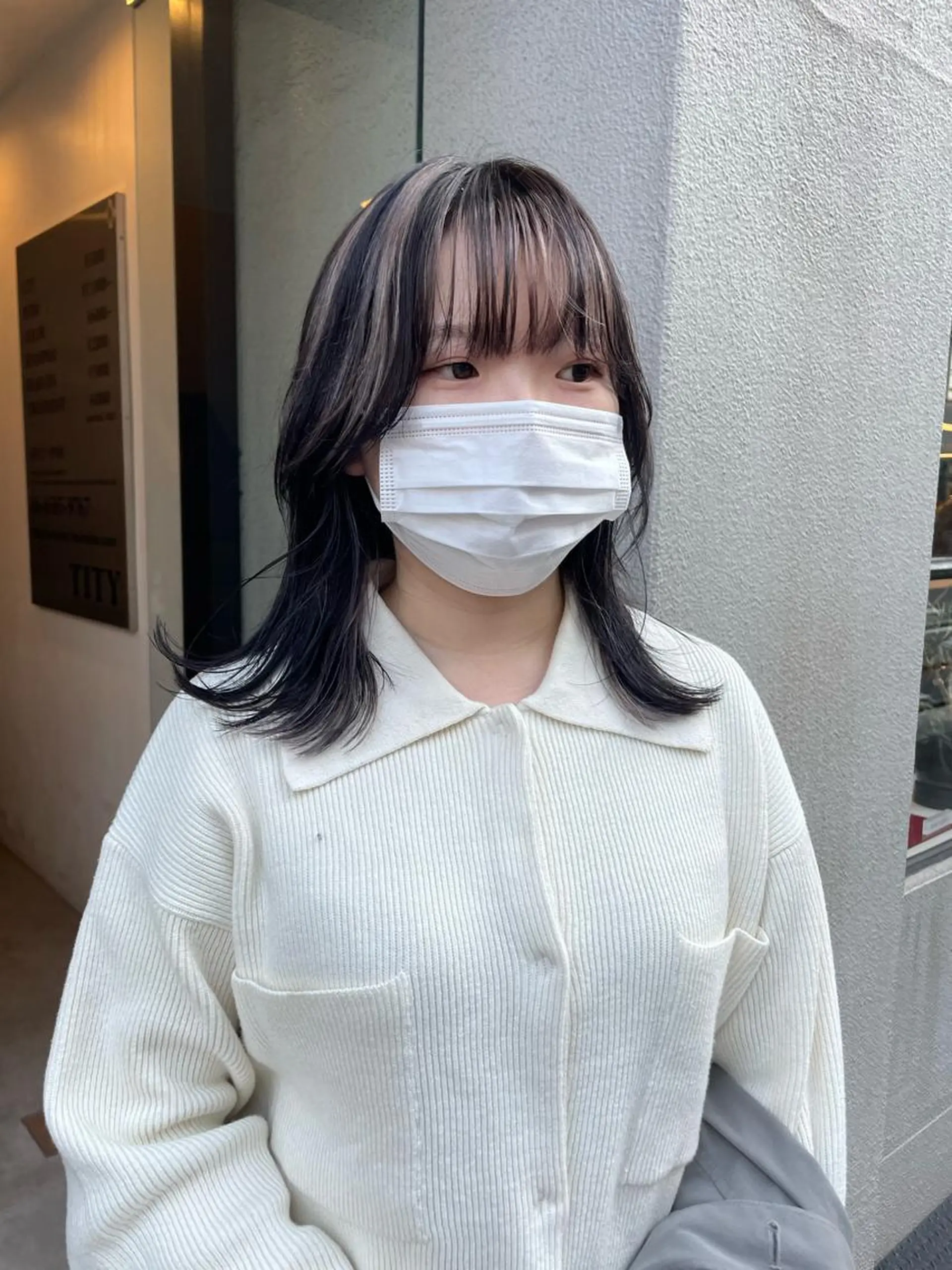 ミディアム カラー ベージュカラー ハイライトカラー ホワイトベージュ ハイライト hen所属・心斎橋/レイヤー/ ブリーチ/モエのヘアスタイル