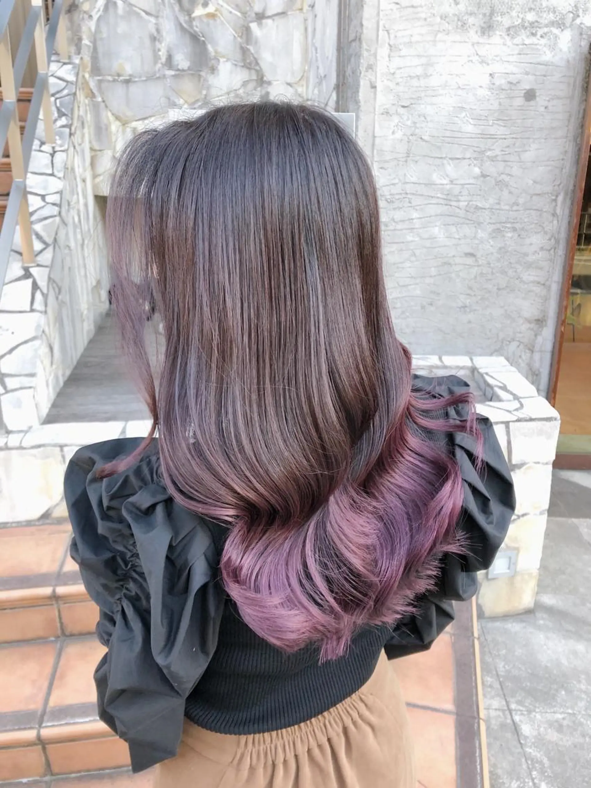 ロング カラー ヘアアレンジ メンズ キッズ メンズブリーチ アッシュ ベージュカラー ブリーチ ブルーカラー ヘアカラー トリートメント 💟Chloe原宿店 🩶ハイトーンのヘアスタイル