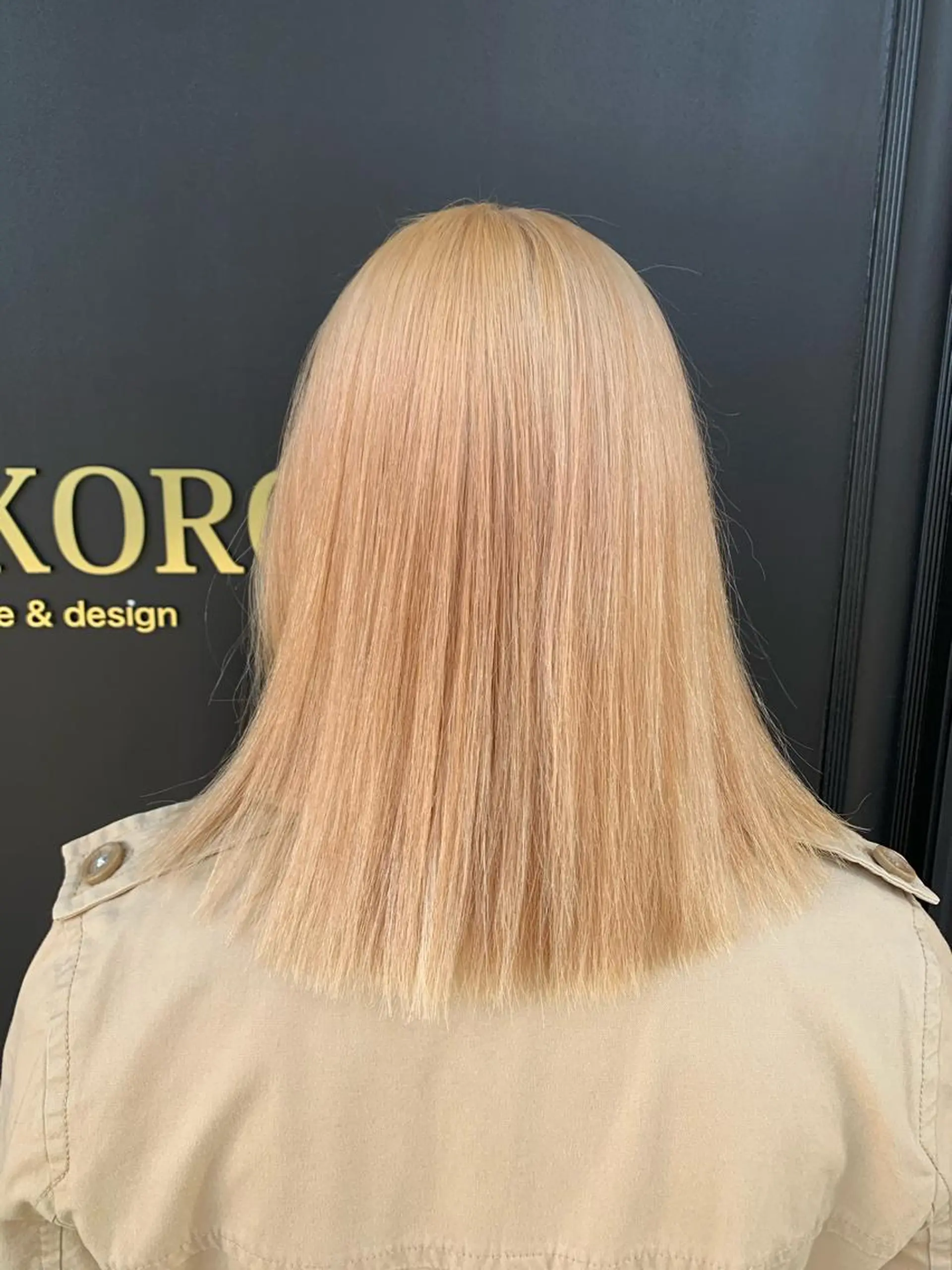 セミロング カラー ベージュカラー ブリーチ ホワイトベージュ 艶髪レイヤー上田 紗也🇰🇷💗のヘアスタイル