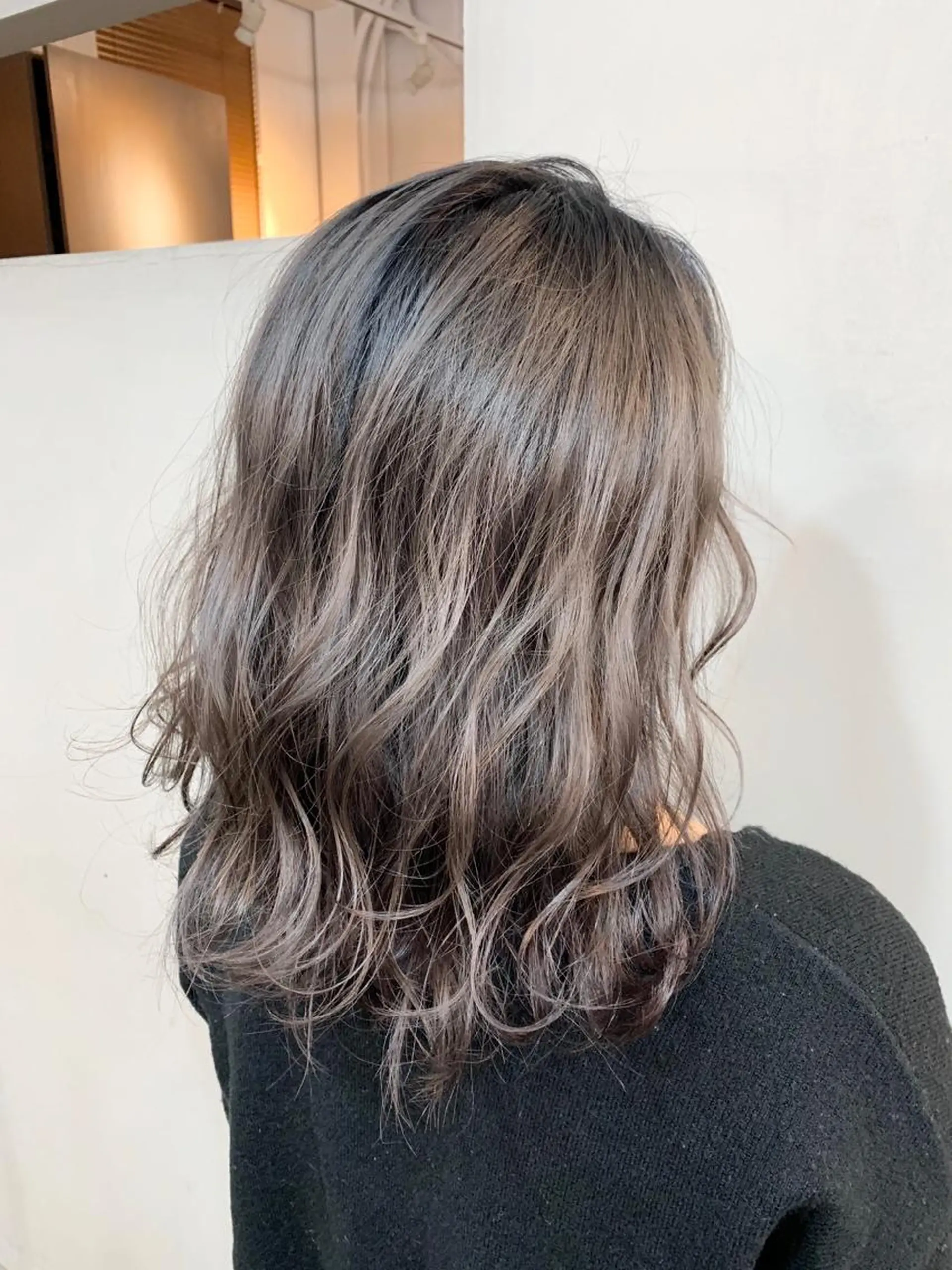 セミロング カラー ヘアアレンジ ネイル マツエク・マツパ グレージュ ナチュラル カット ヘアカラー トリートメント ブリーチ特化 / share 元太のヘアスタイル