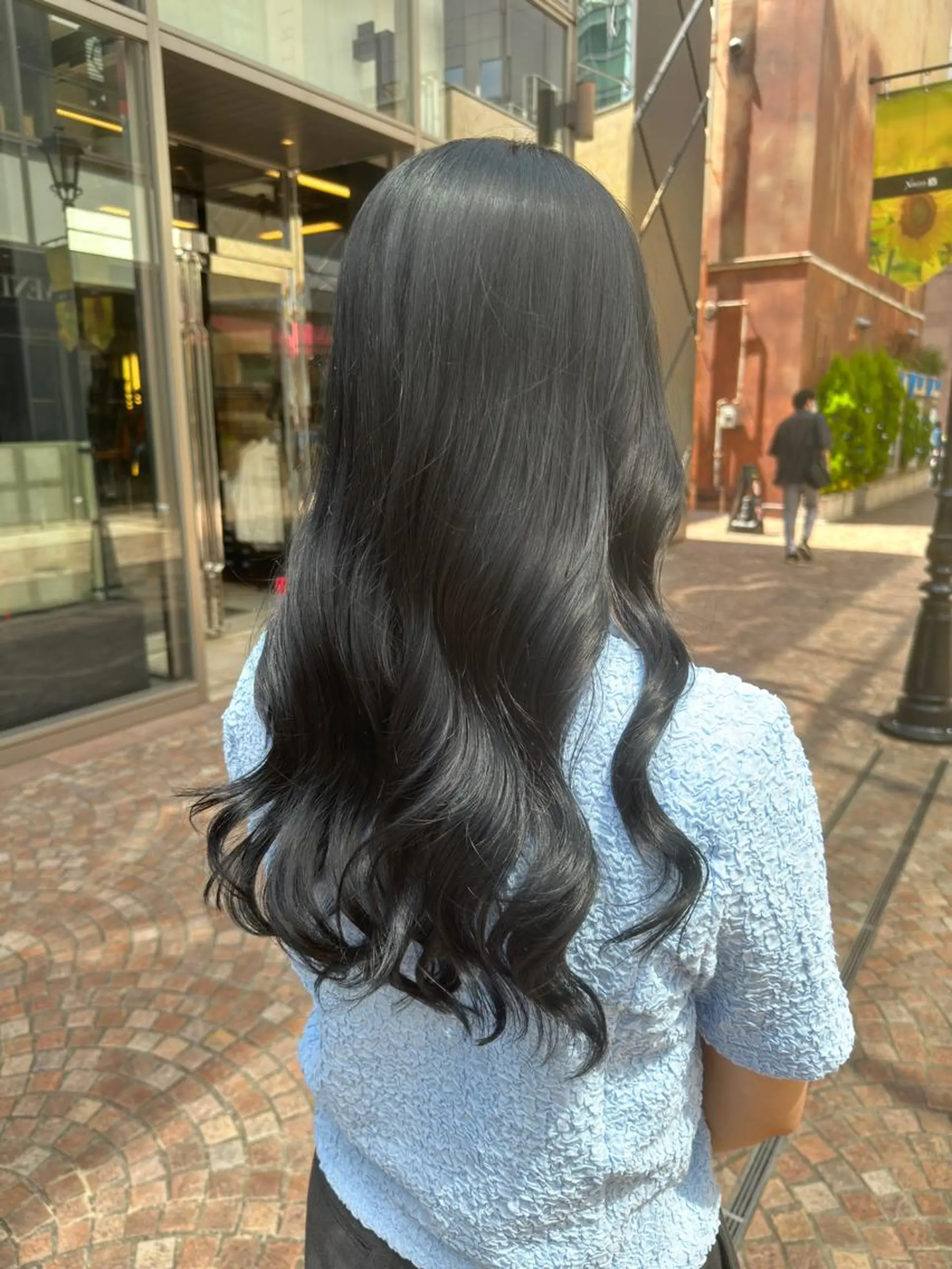 セミロング カラー 黒髪 ブルーカラー ブルーブラック レイヤー/グレージュ メンズパーマのヘアスタイル