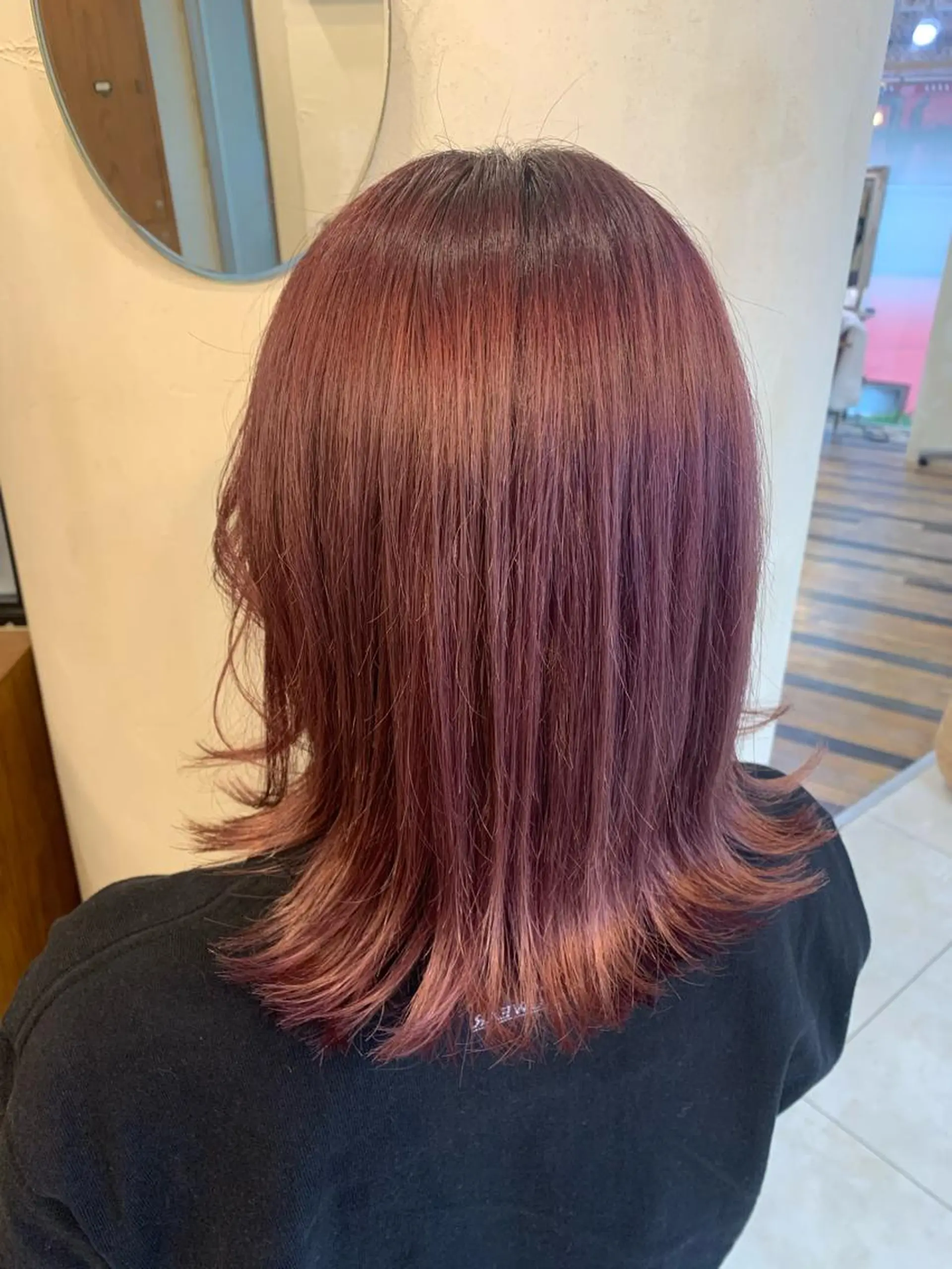 セミロング カラー ブリーチ カシス ピンクカラー 韓国風ヘア カット ヘアカラー 藤間 帆乃夏（とうまほのかのヘアスタイル