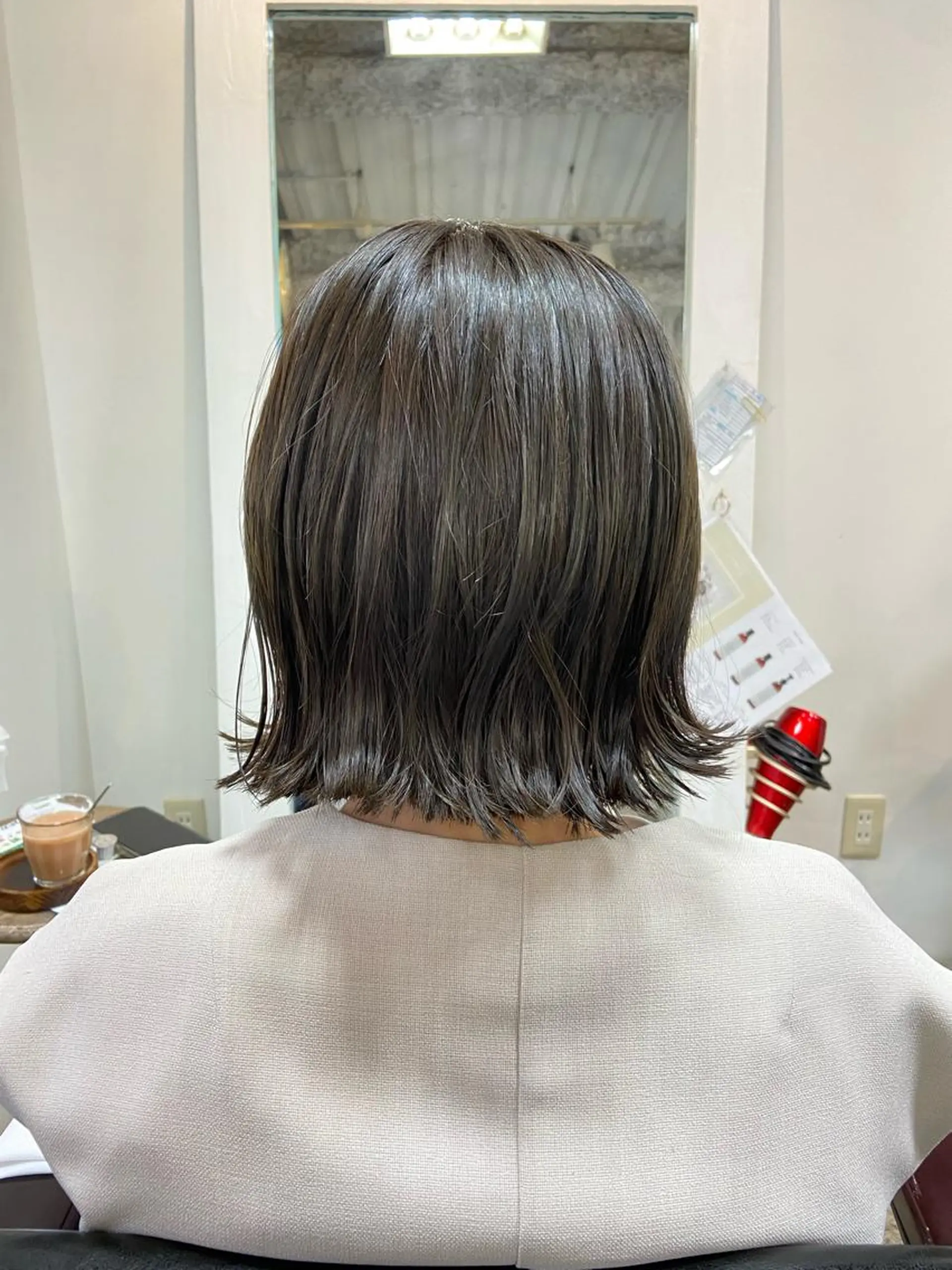 ショート カラー グレージュ カーキグレージュ ボブ 外ハネヘア カット ヘアカラー 【似合わせ、垢抜け ヘア】KAEDEのヘアスタイル
