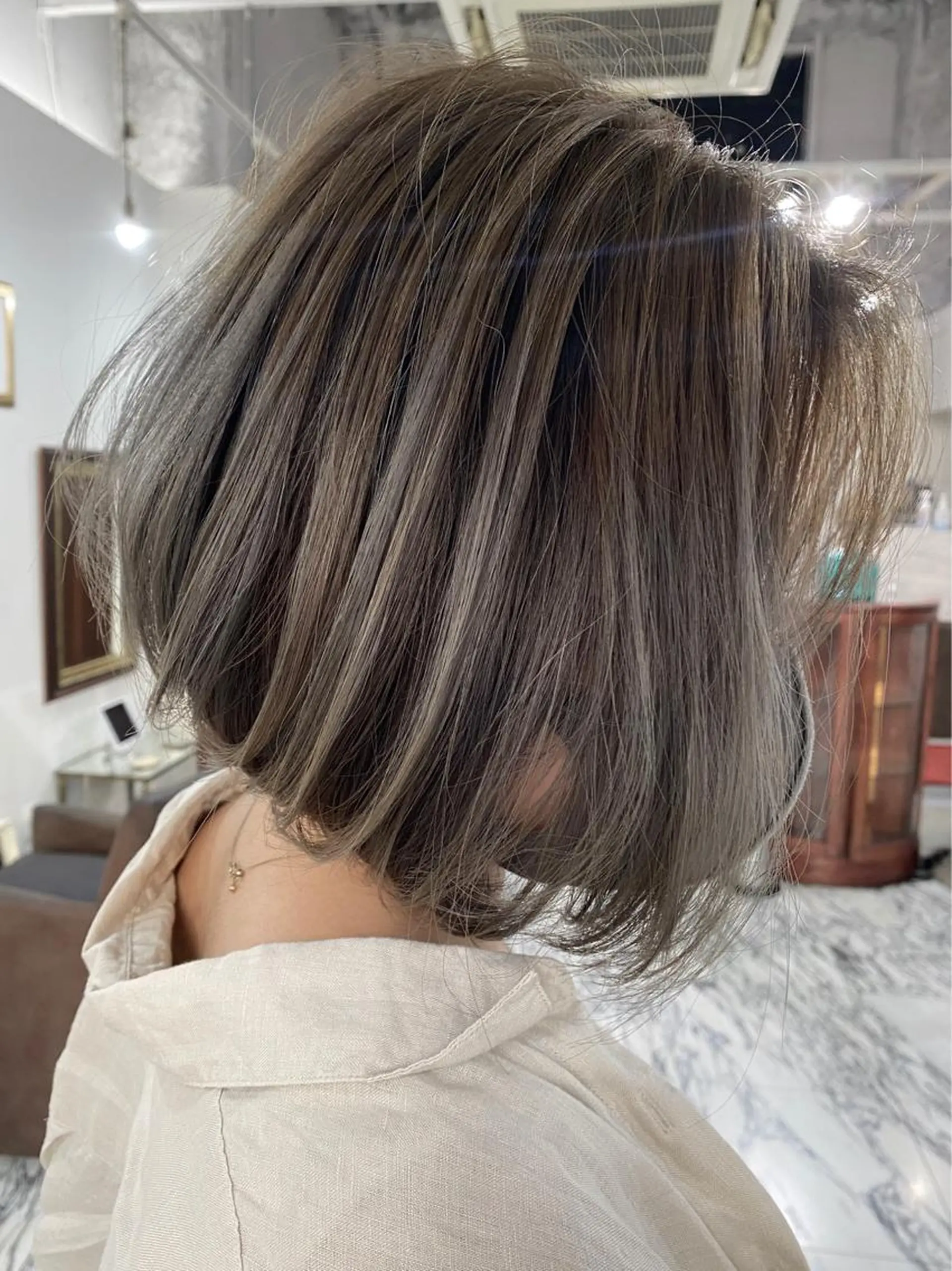 ショート カラー ヘアカラー トリートメント 👑圧倒的カラー👑 佐々木祐希のヘアスタイル