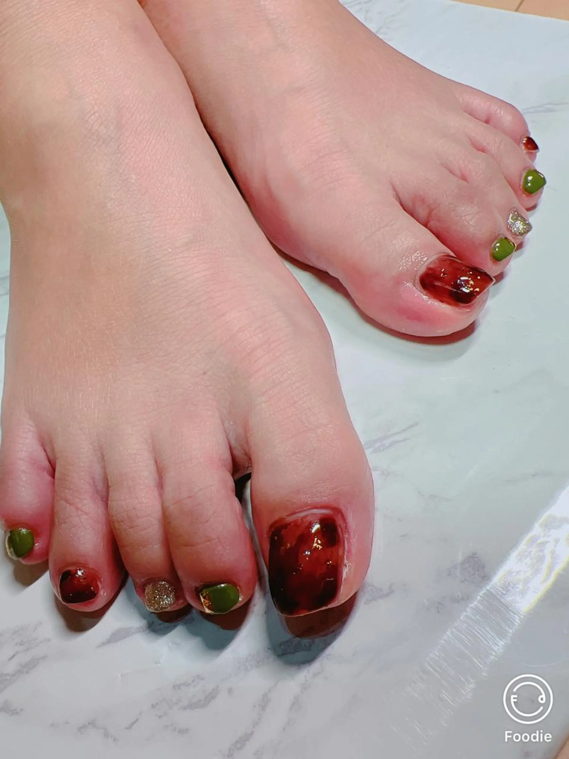 ネイル べっ甲ネイル フットネイル ゴールド グリーン 持ち込み フットネイル たきぐち みちこのネイルデザイン