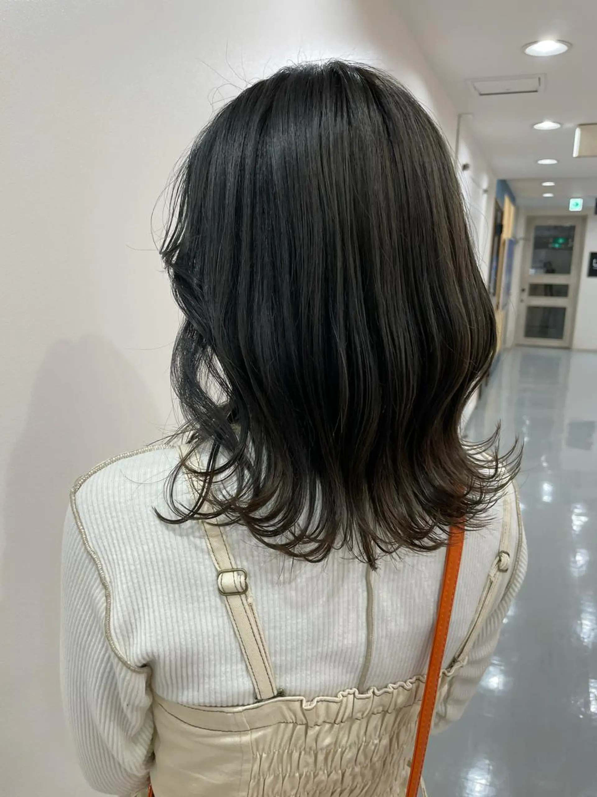 ミディアム カラー akane .のヘアスタイル