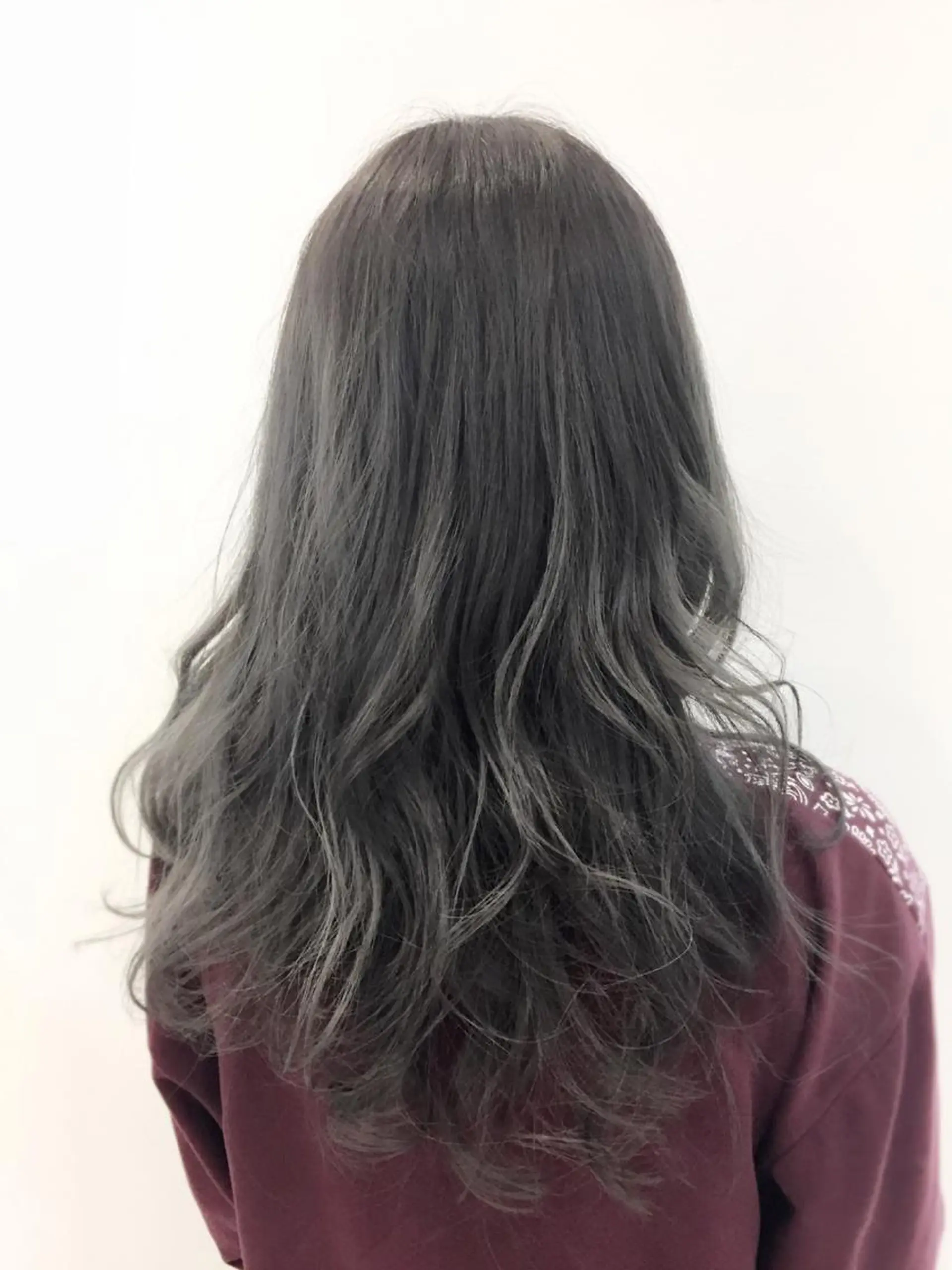 ロング カラー ブリーチ グレージュ シルバー シルバーグレージュ 中村 卓也のヘアスタイル