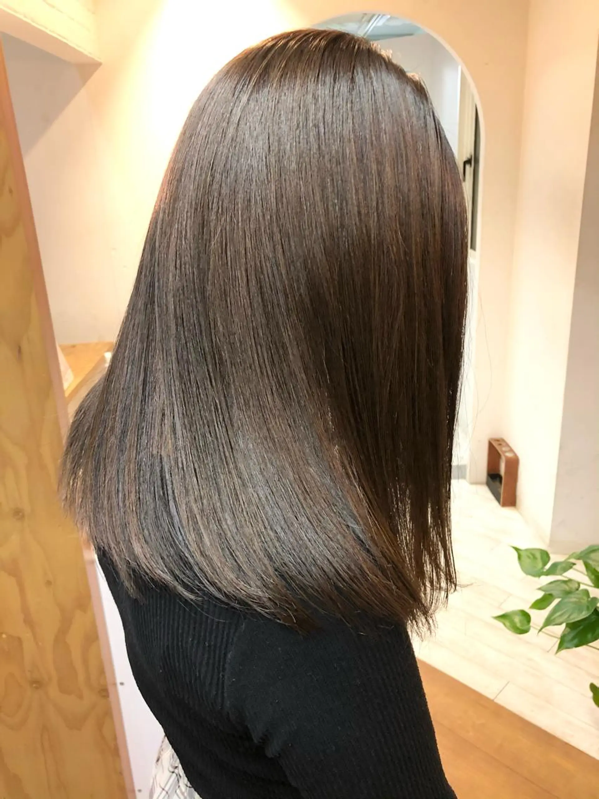 セミロング パーマ アッシュ 髪質改善 韓国風ヘア salowin神戸三宮suite所属・工藤 貫多のヘアスタイル