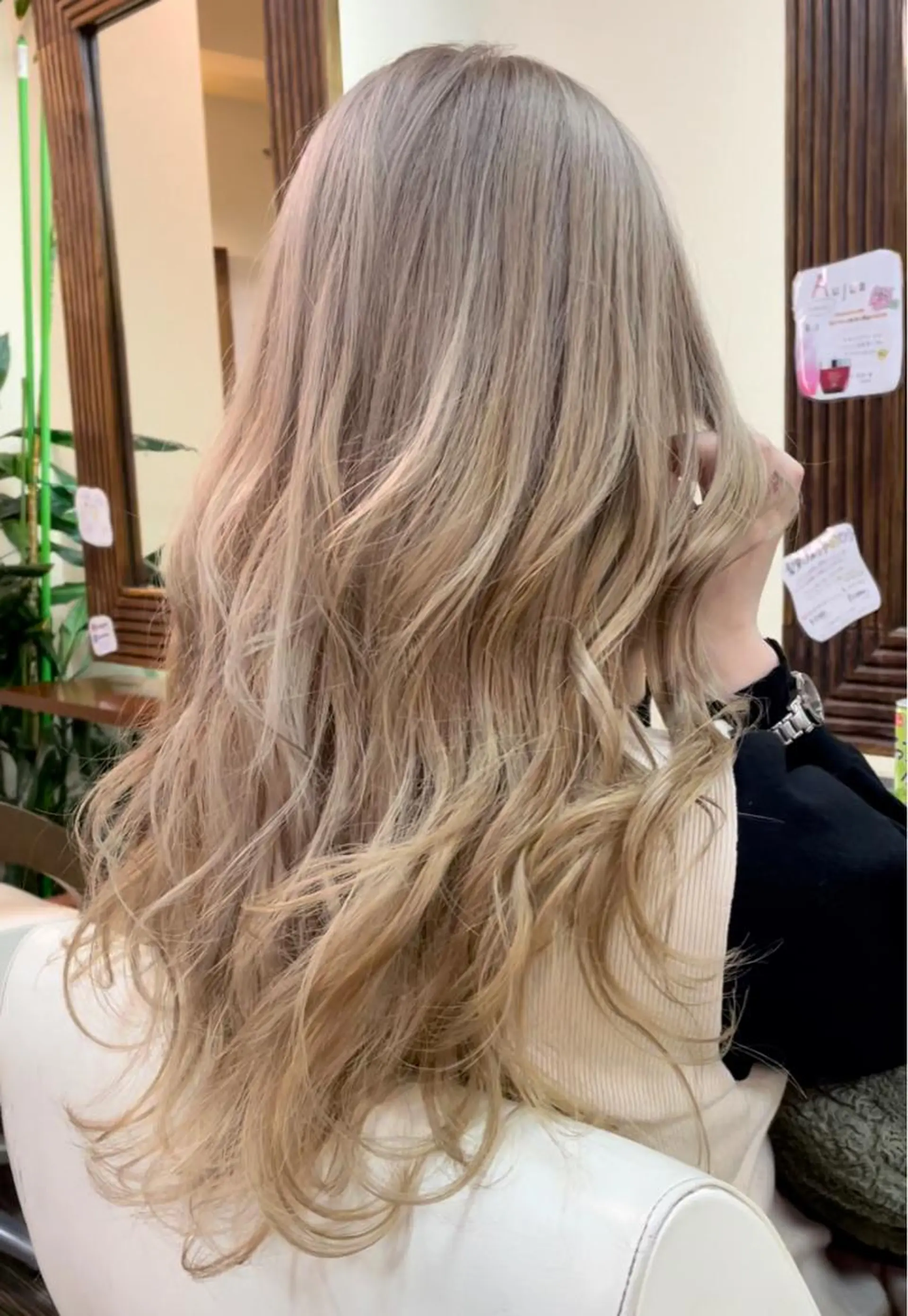 ロング カラー ブリーチ ヘアカラー トリートメント 古指 匠巳のヘアスタイル