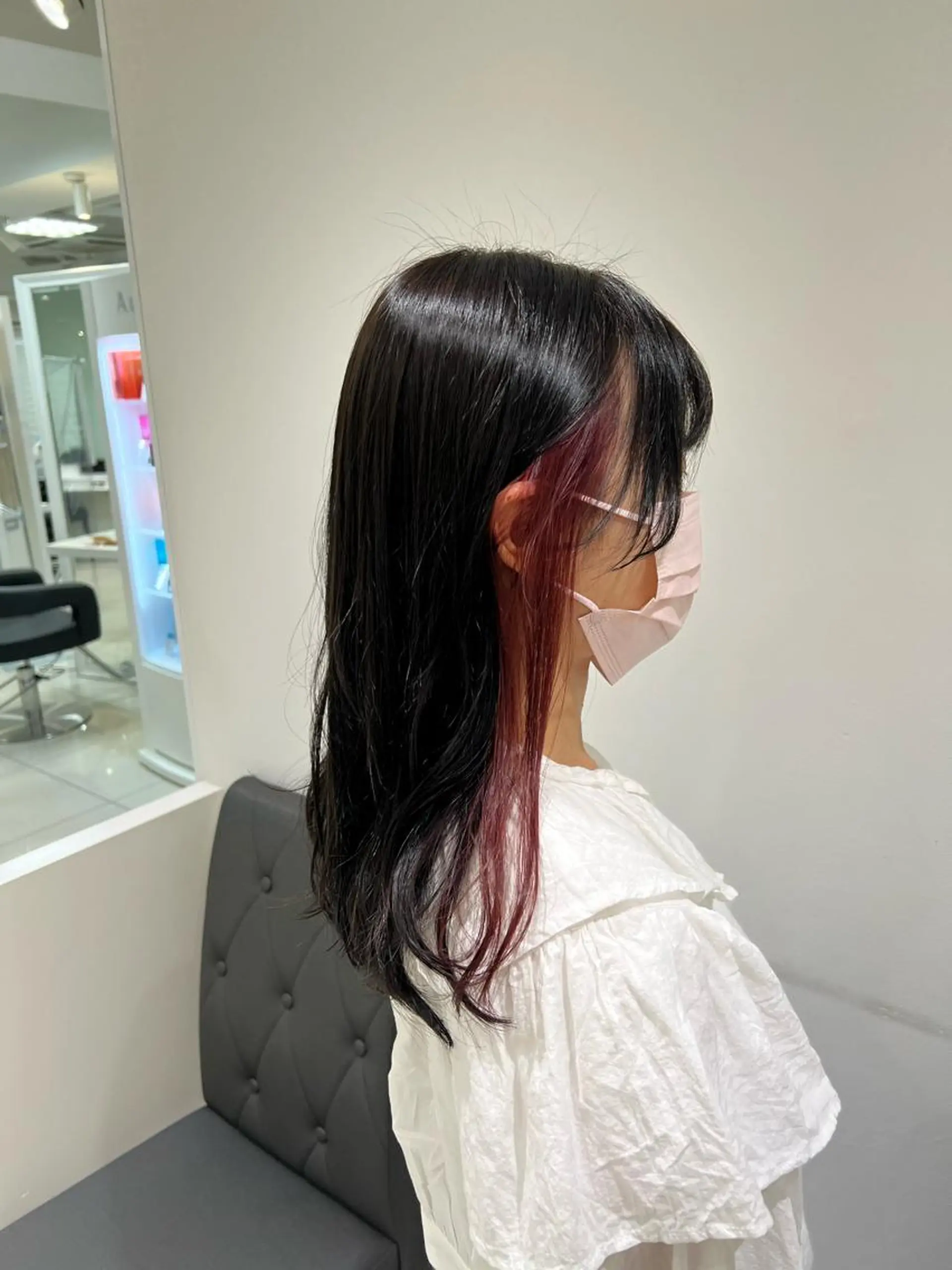 セミロング カラー ブリーチ ボルドーカラー イヤリングカラー ヘアカラー トリートメント 【暖色カラー特化】 中山由梨のヘアスタイル