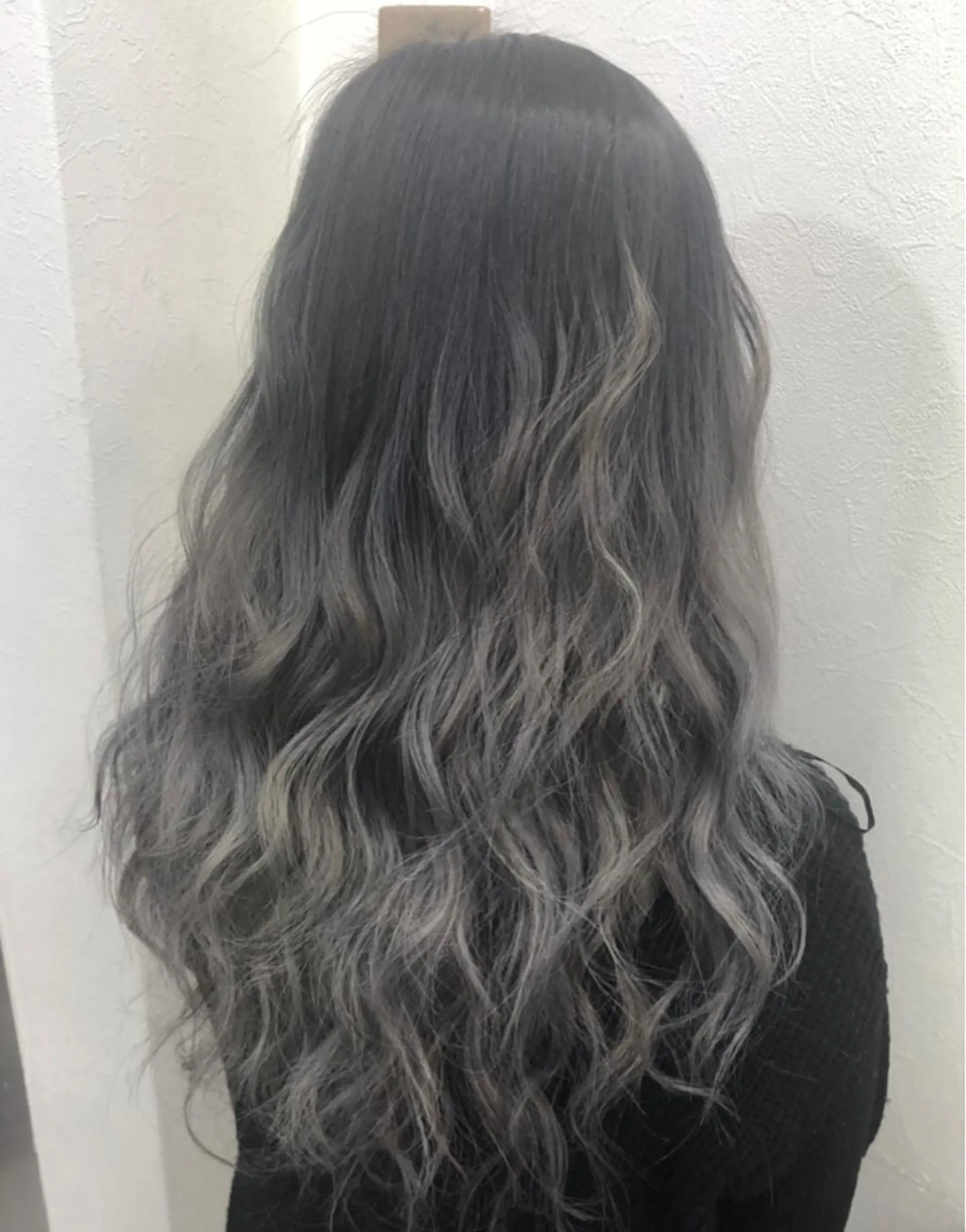 ロング カラー ダークグレー グラデーションカラー シルバー MAKO ❤️‍🔥NEXTのヘアスタイル
