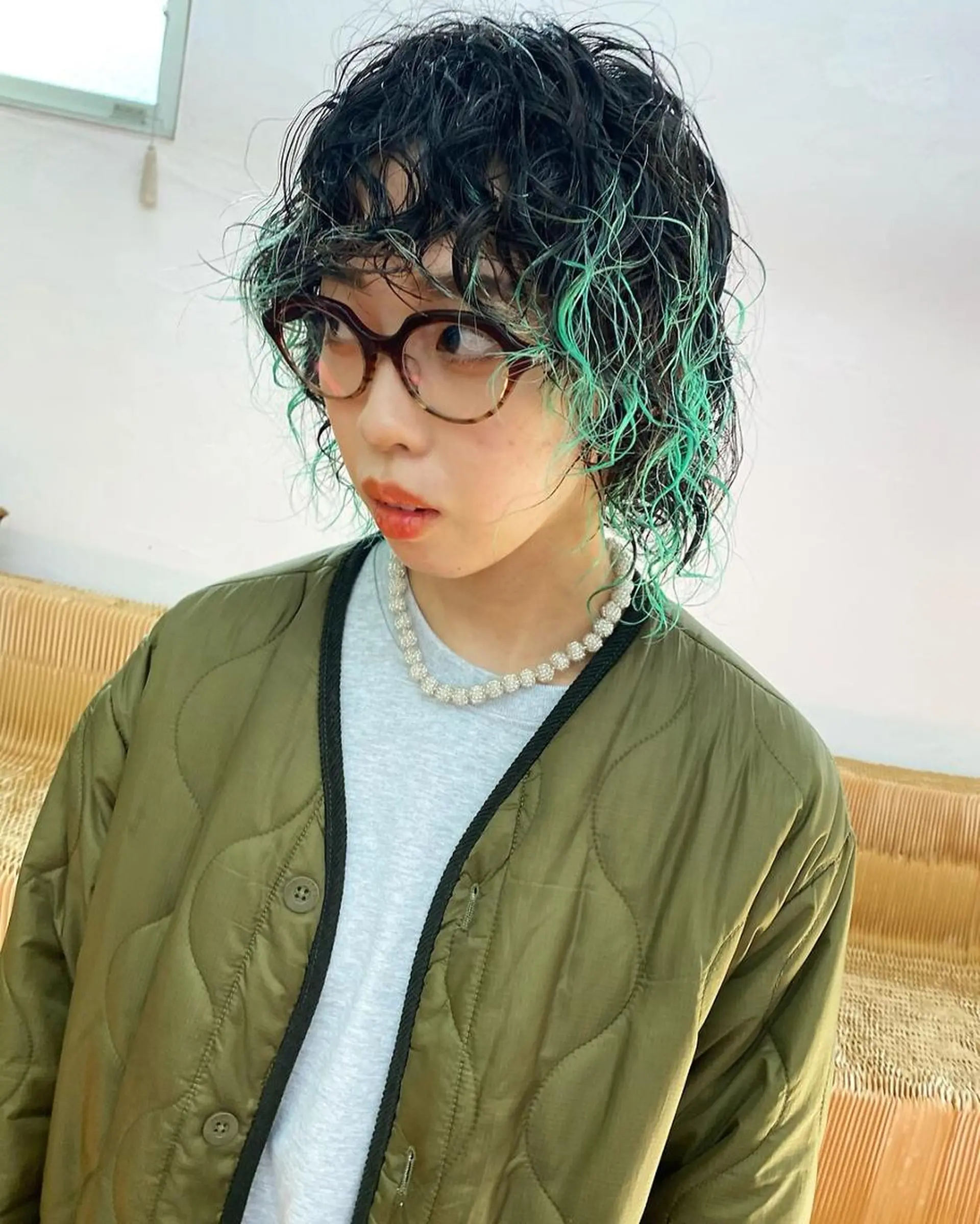 カラー ミディアム qiie ブリーチ ハイライトのヘアスタイル