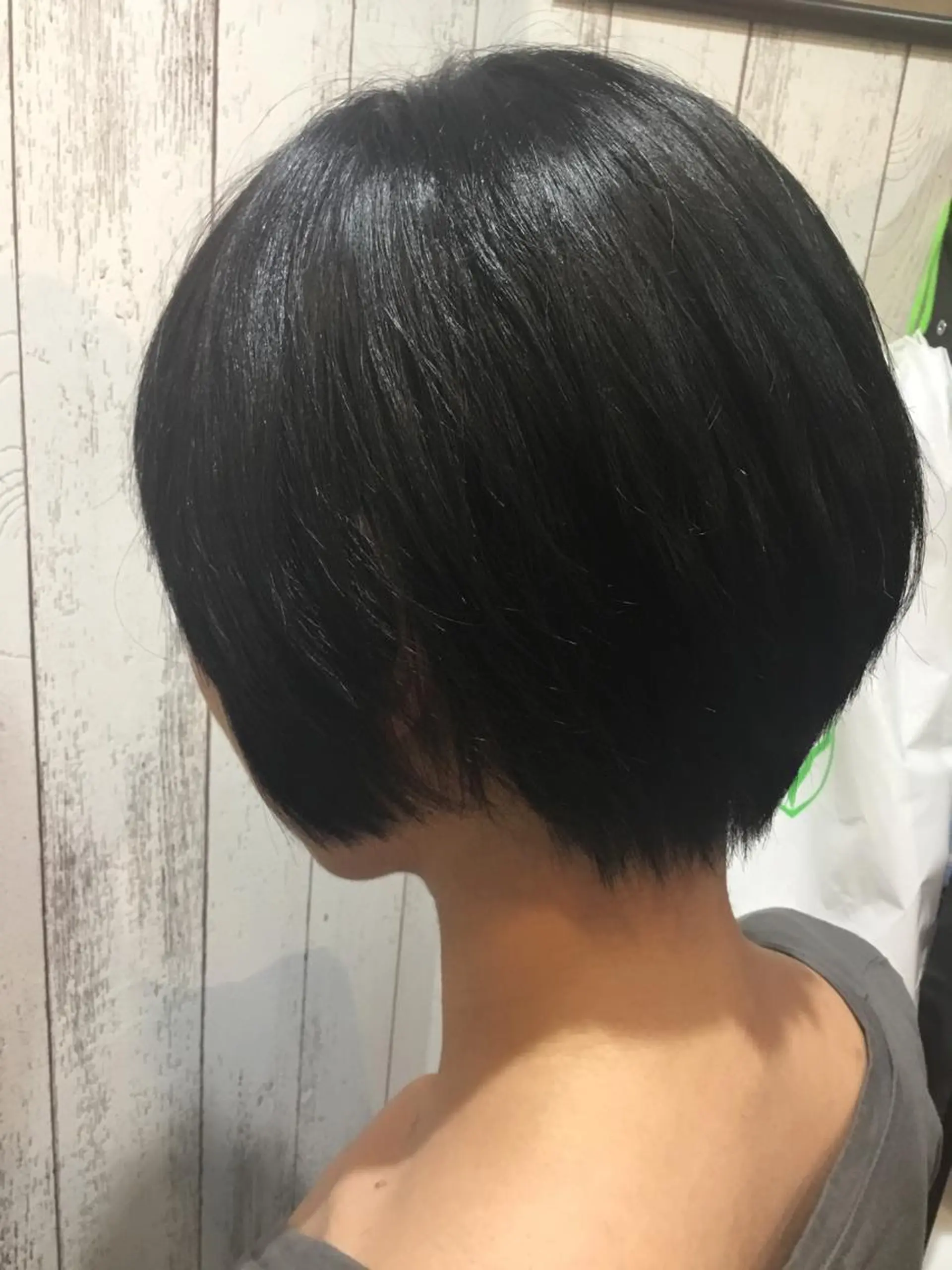 ショート カラー embrace エンブレイスのヘアスタイル