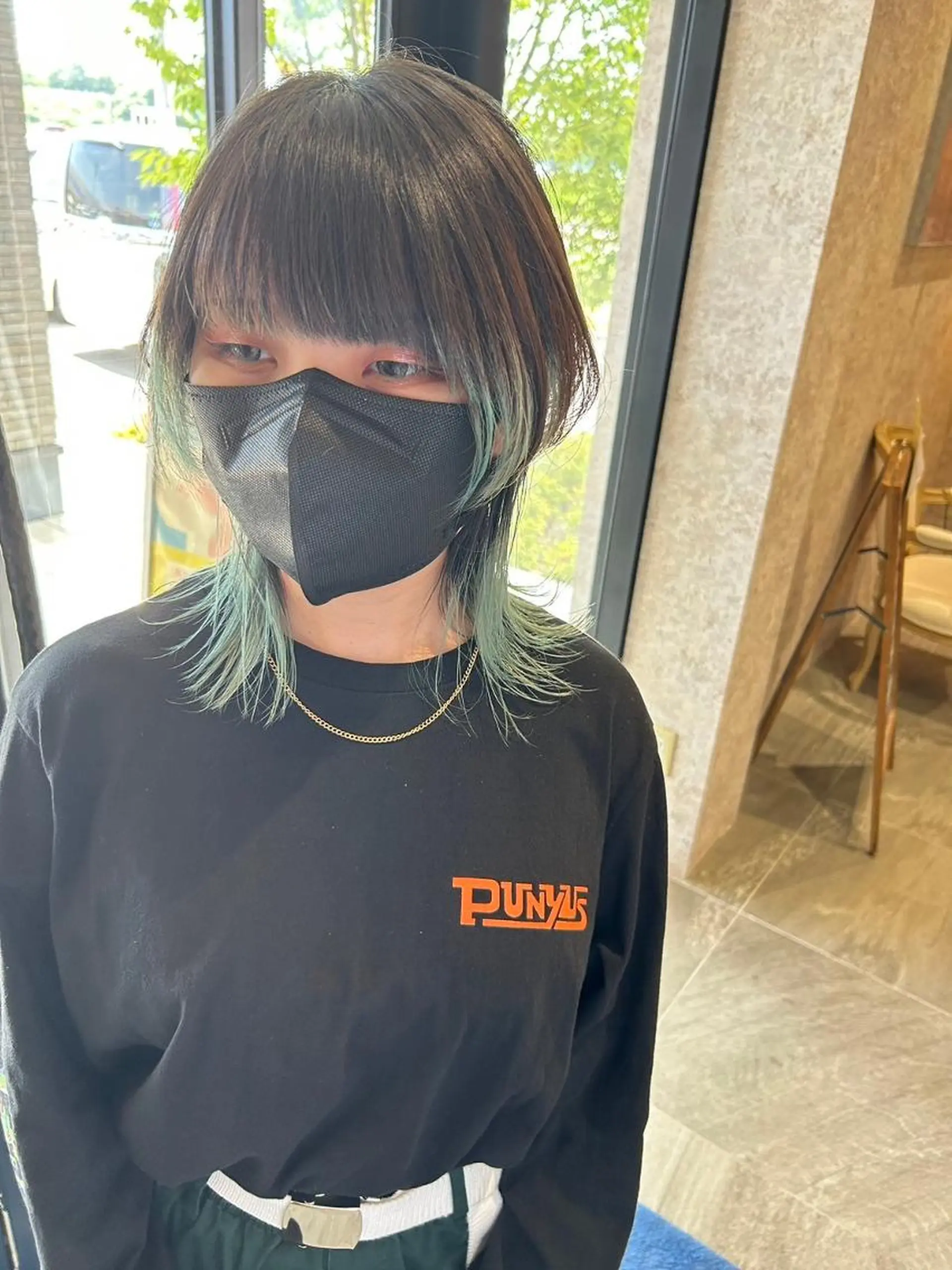 カラー ロング ブリーチ ヘアカラー シャドールーツ earth　深川愛実のヘアスタイル