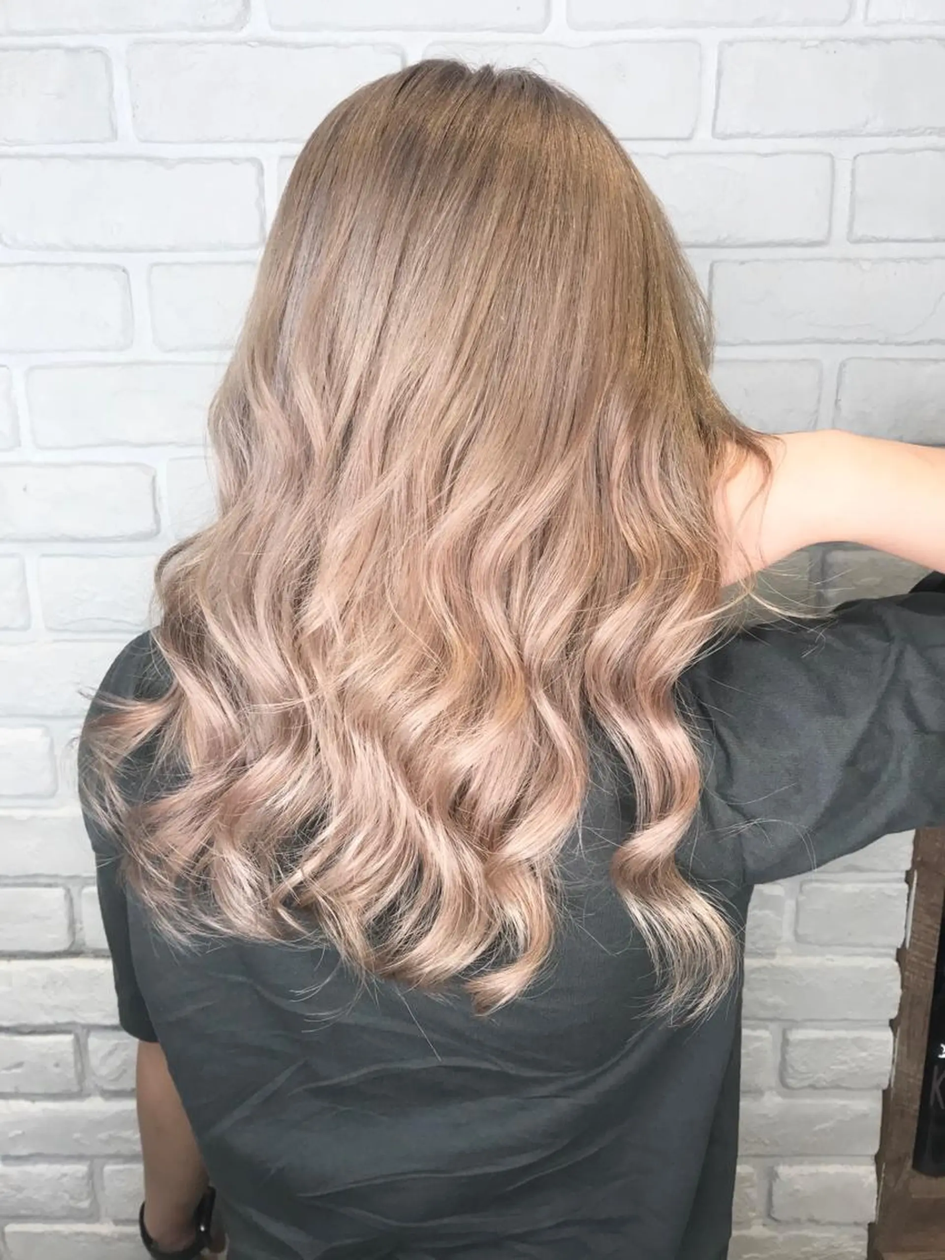 セミロング カラー 森本 笑のヘアスタイル