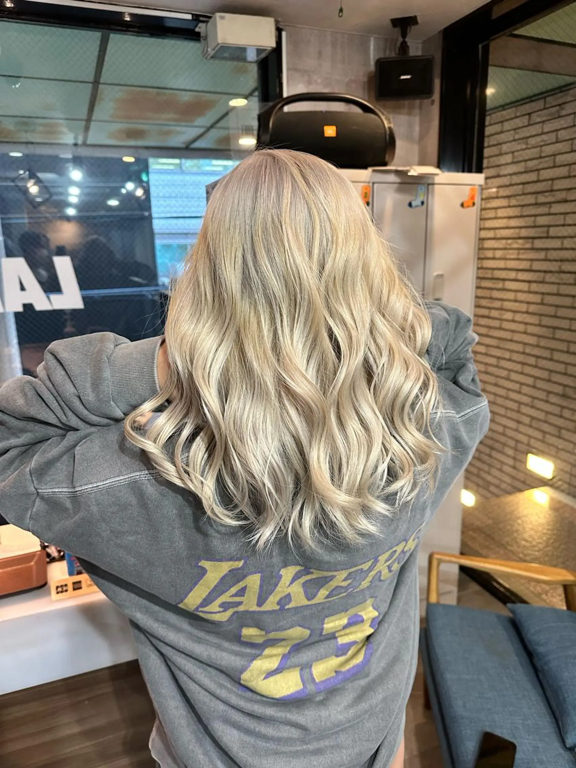 ミディアム カラー ブリーチ カット ヘアカラー トリートメント ヘアセット 難波ブリーチカラー 伊藤洋輝のヘアスタイル