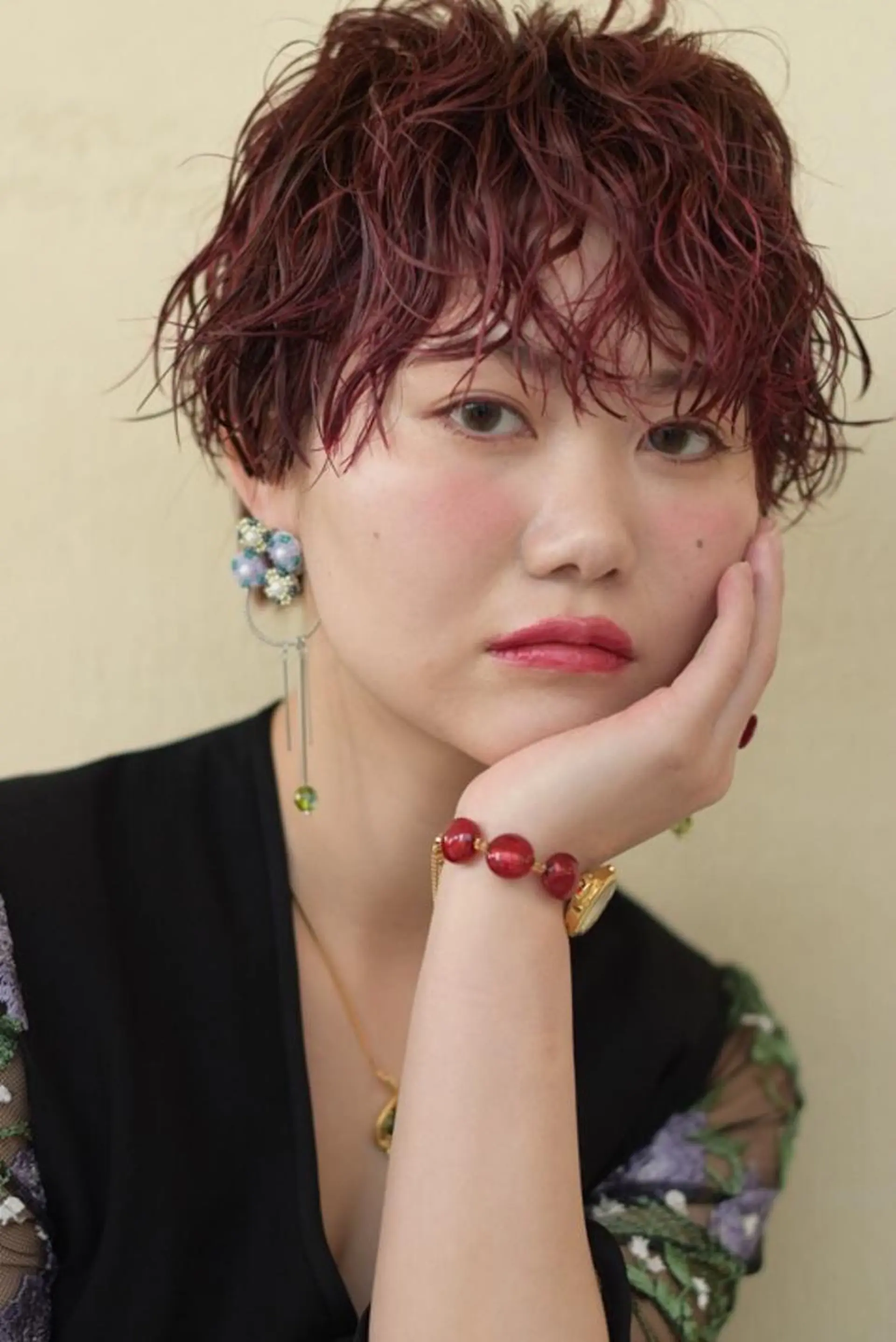 ショート カラー パーマ レッドカラー ショートヘア AND THE BRICKS所属・AND THE BRICKS北川珠紀の眉毛・アイブロウイメージ