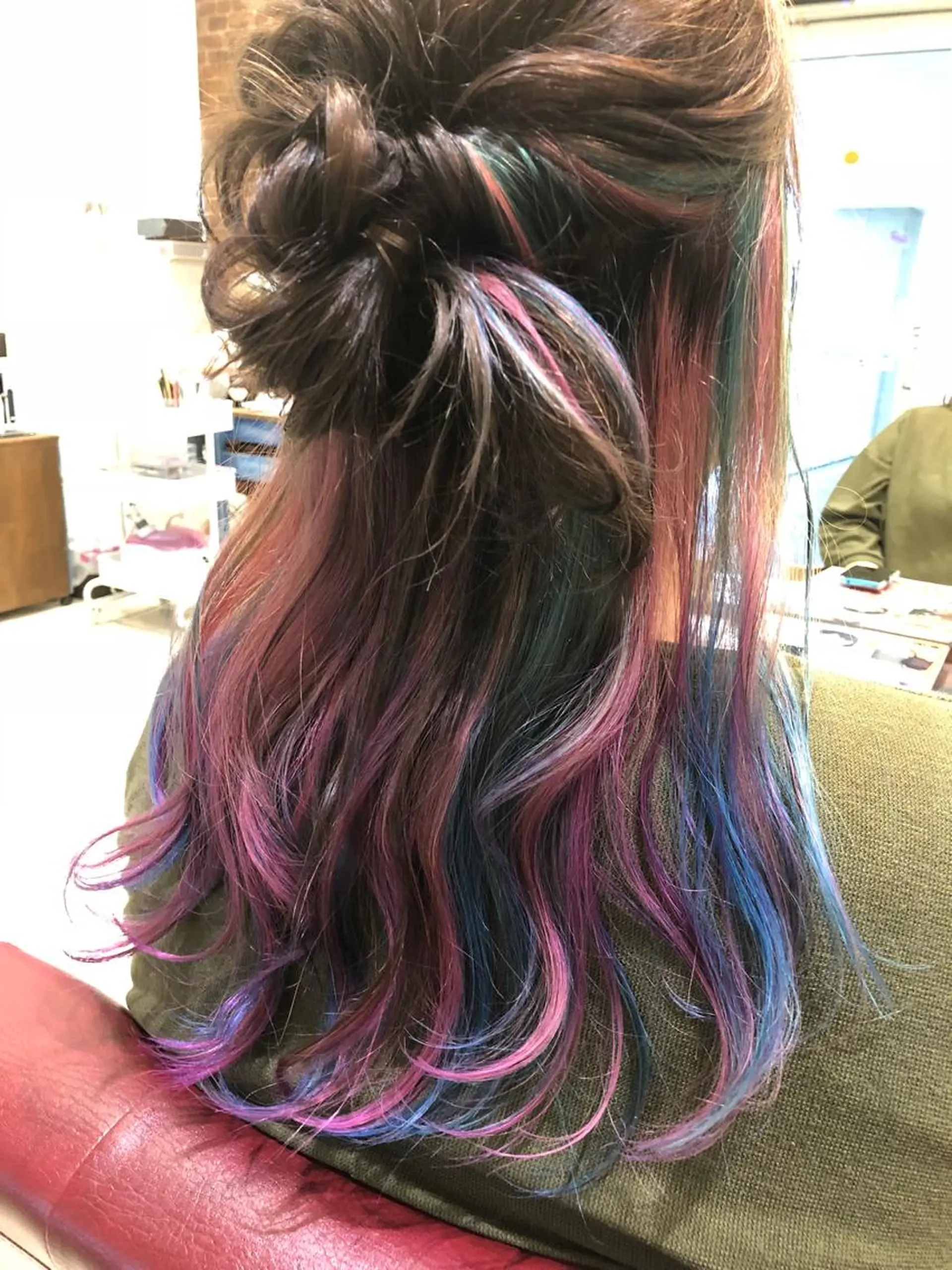 セミロング カラー インナーカラー ユニコーンカラー 松本 明日可のヘアスタイル