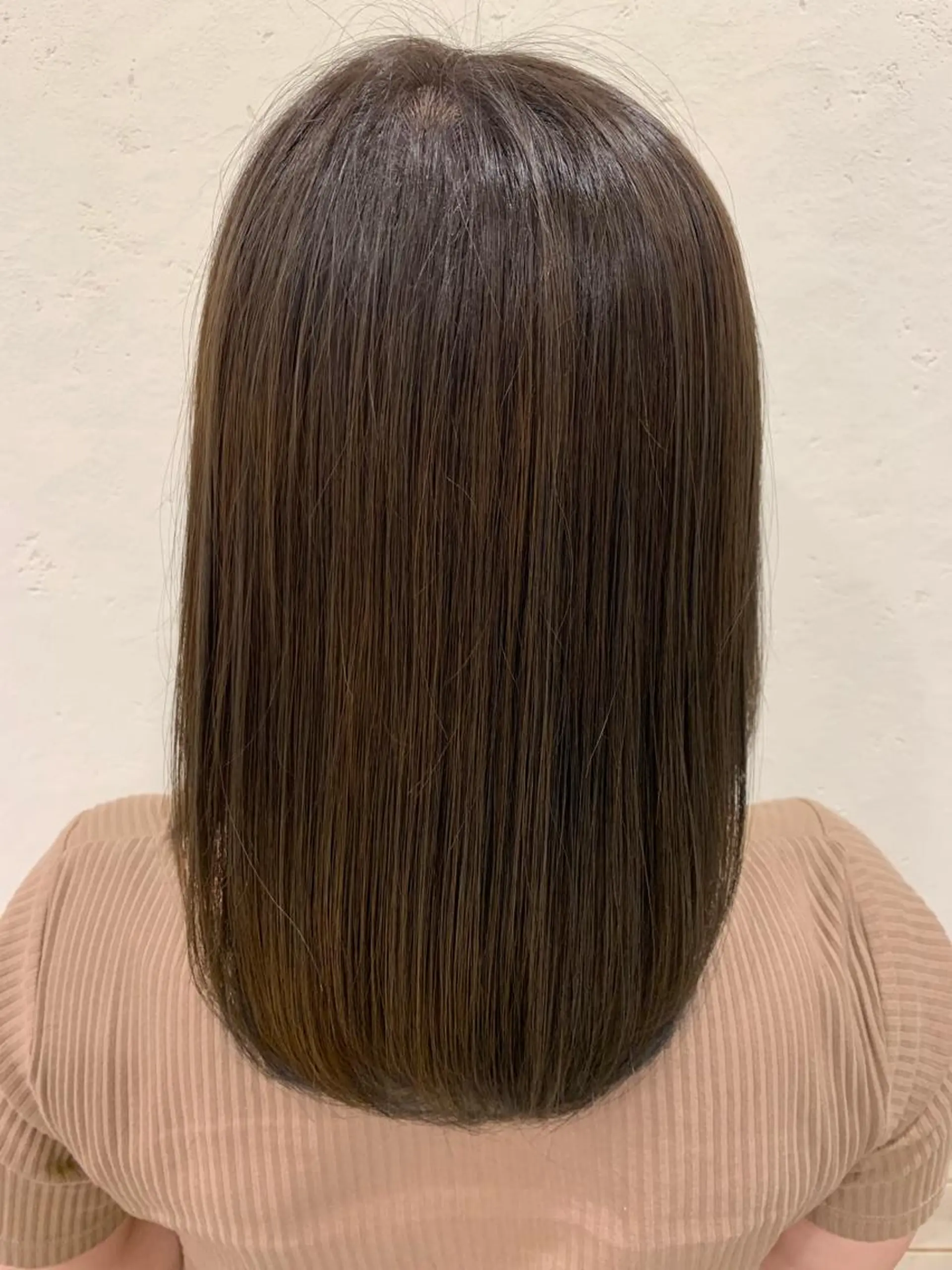 セミロング カラー 岩村 彩音のヘアスタイル